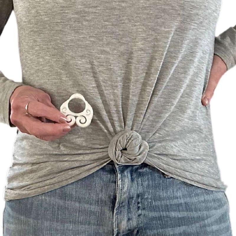 Cute White Shirt Tightening Clasp for Women, 2 Counts Multifunctional DIY Styling Clip for T-shirts, Waist, and Shirts, Versatile Fashion Accessory, Safety Pin