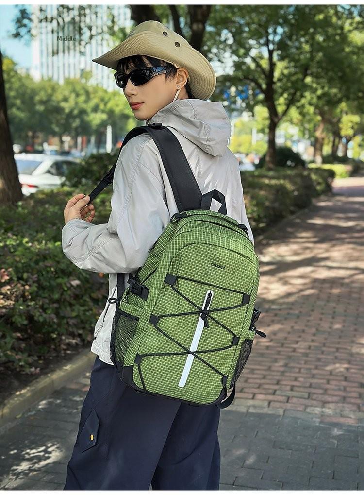 One-size-fits-all backpack made of nylon fabric with letter print and zipper