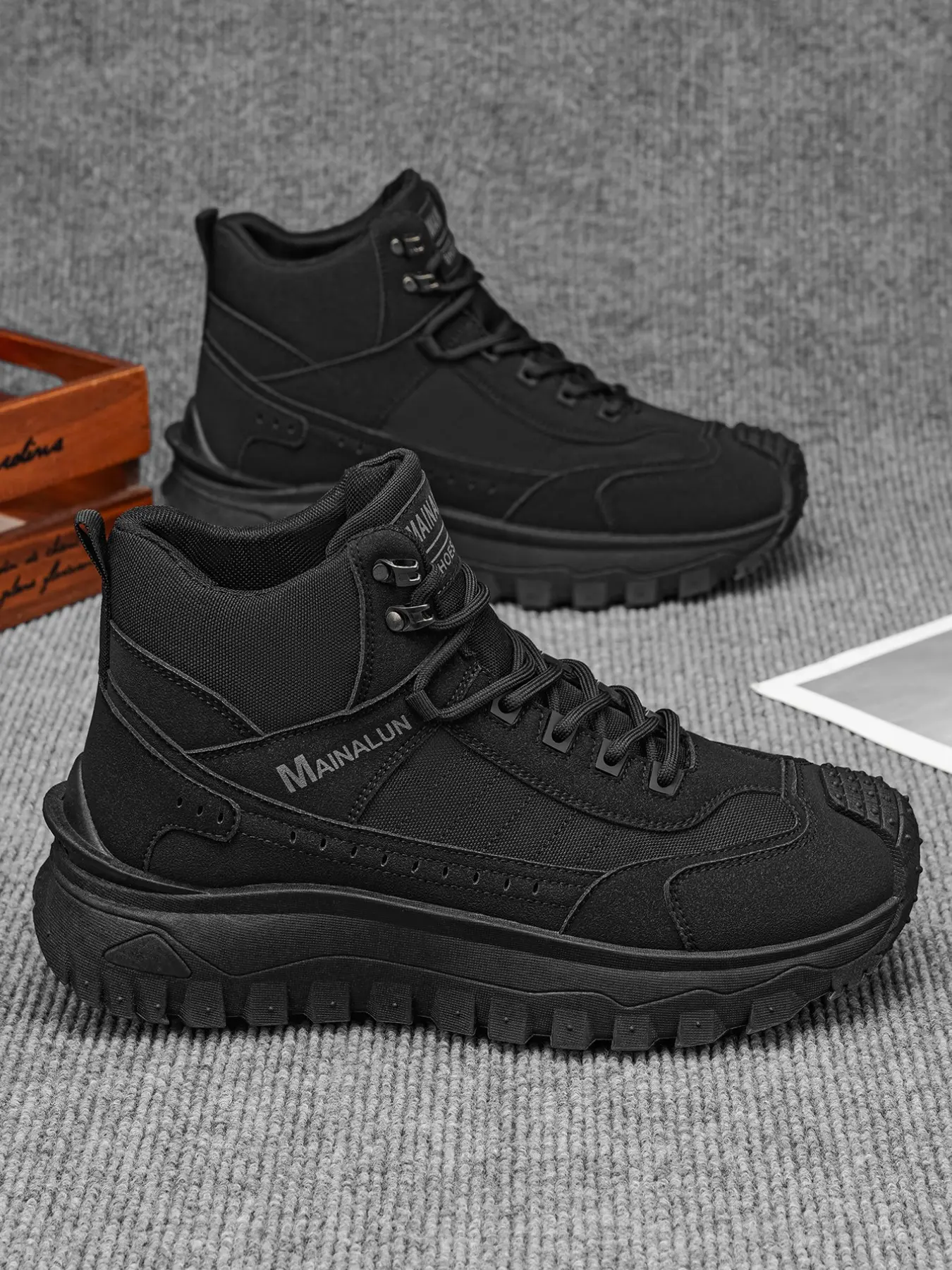 Men's High-Top Outdoor Premium Hiking Shoes, Durable Thick Sole Work Boots, Shock Absorbing Sports Shoes, Ideal for Camping and Daily Use