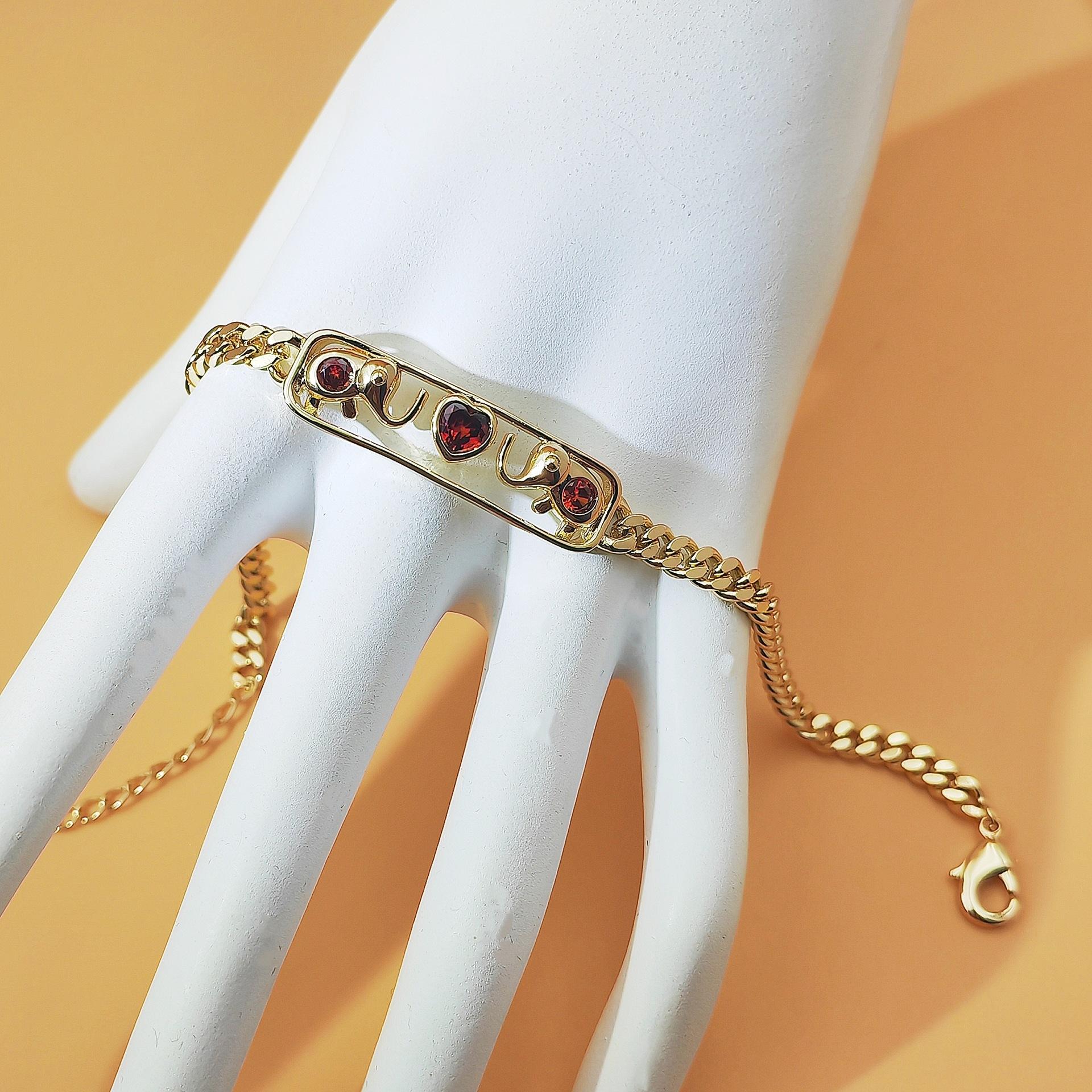 Hollow Heart Cuban Link Chain Bracelet for Women Minimalist Trendy Jewelry Dainty High-End Stackable Accessory Elegant Versatile for Daily Outfits Streetwear Party & Gifts