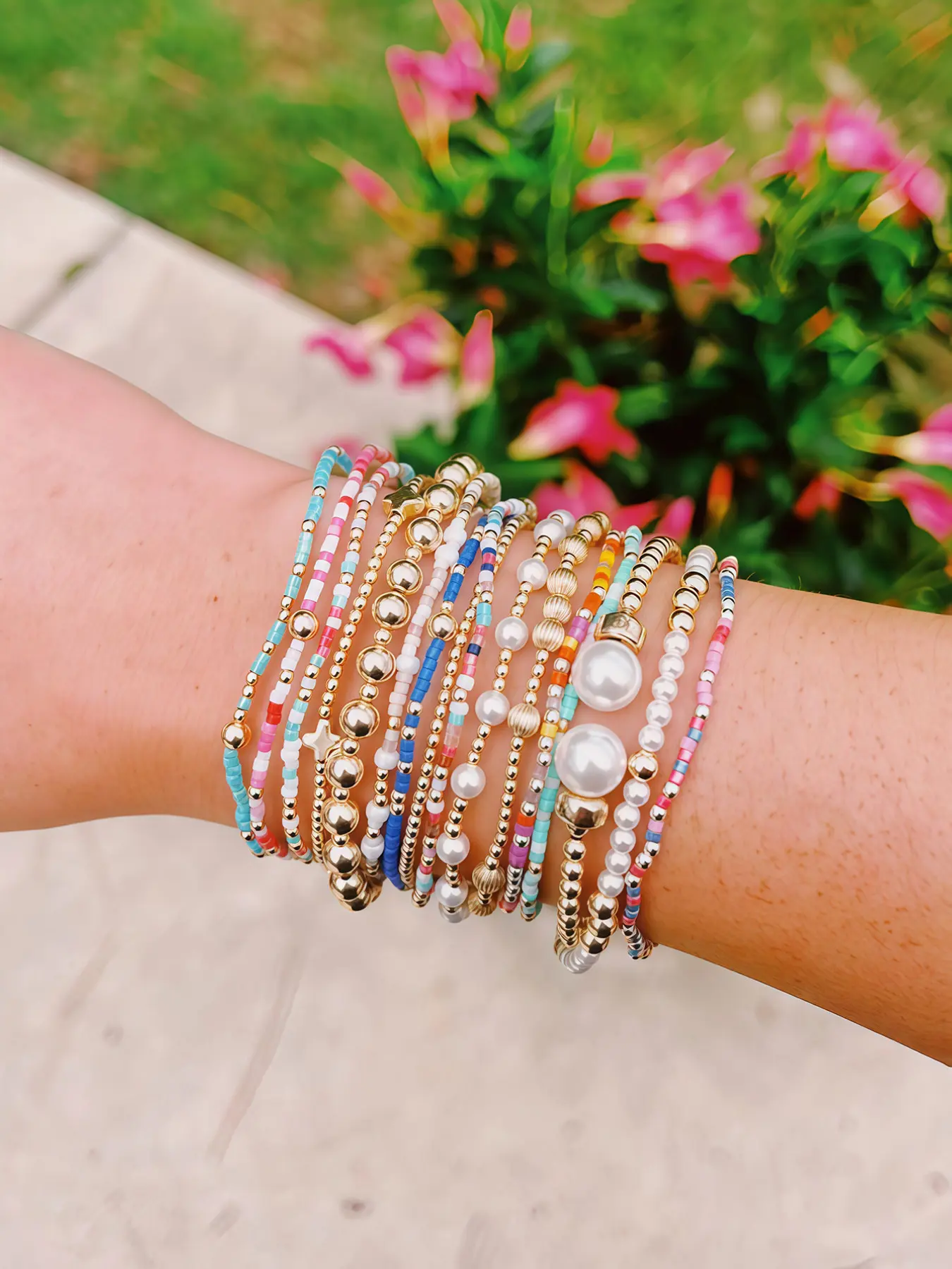 16-Piece Colorful Beaded Bracelet Set, Cross Pendant Accessories, Perfect for Women's Daily Dates, Parties, and Layering, Matching Bracelet Set