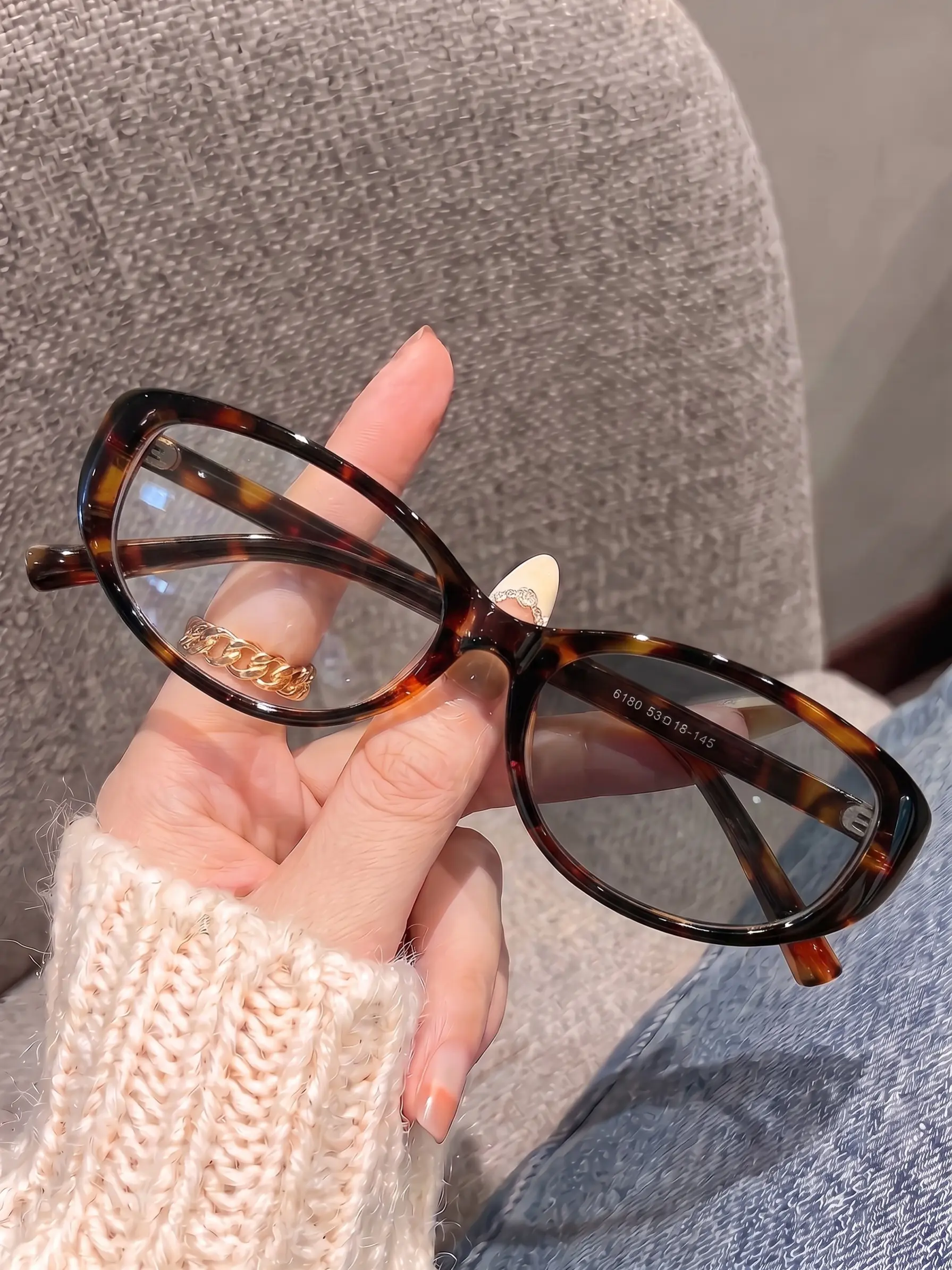 Vintage Oval Photochromic Glasses, Blue Light Blocking Sunglasses for Women, Versatile Outdoor Use, Natural Look, All-Season Wear