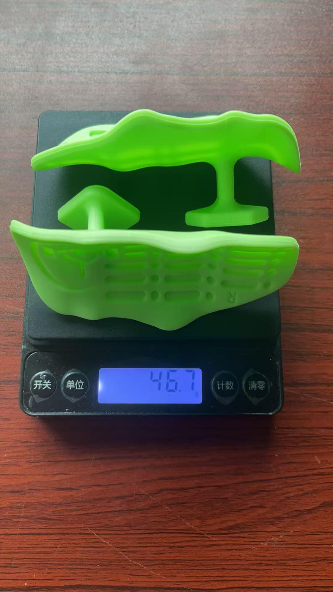 Silicone fitness grips, unisex weightlifting training gloves, non-slip fitness grips, rubber fitness hand pads--suitable for barbells, pull-ups, and fitness training