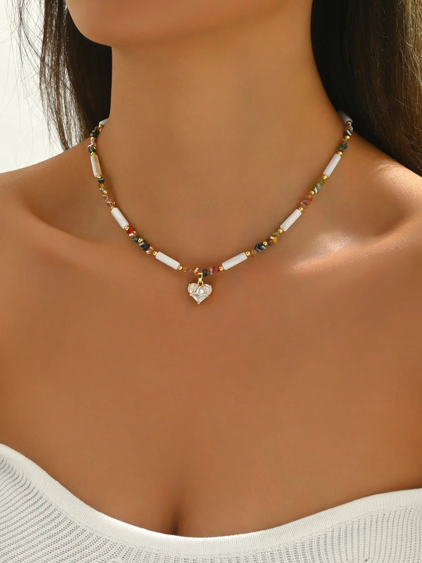 Bohemian Handmade Artificial Crystal Heart Necklace for Women, Random Bead Colors, Unique Jewelry Gift Idea, Elegant Accessory, Beaded Pendant Necklaces