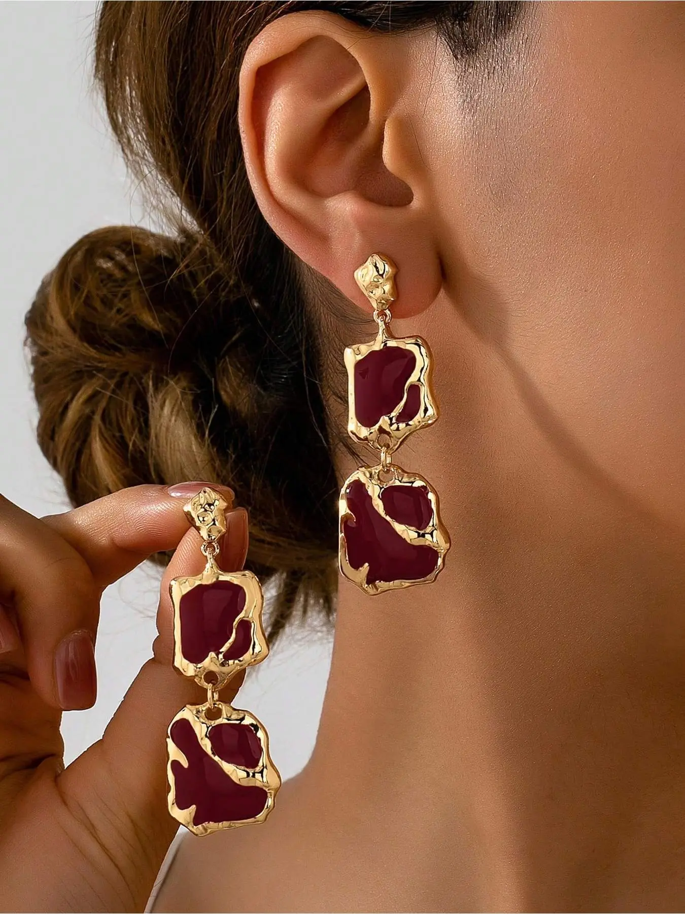 1 Pair Vintage Intricate Asymmetrical Geometric Enamel Dangle Earrings, French Elegant High-End Jewelry, Suitable For Women's Daily Wear, Dates, Banquets, Vacations, Weddings, Parties, Face-Framing Earrings, Statement Earrings, Holiday Gift, Gift For Her