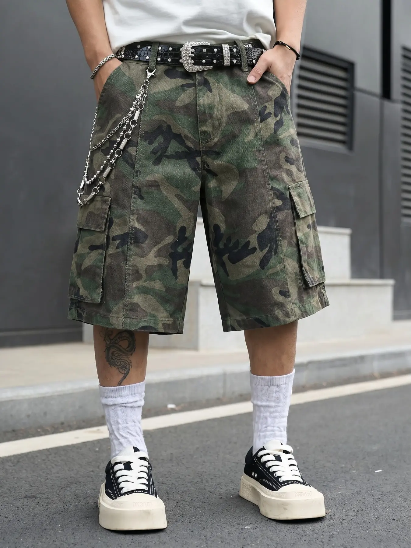 Men's Washed Camo Cargo Shorts, Camouflage Vintage American Streetwear, Loose-Fit Wide-Leg Knee-Length Shorts, Distressed Multi-Pocket, Summer Casual