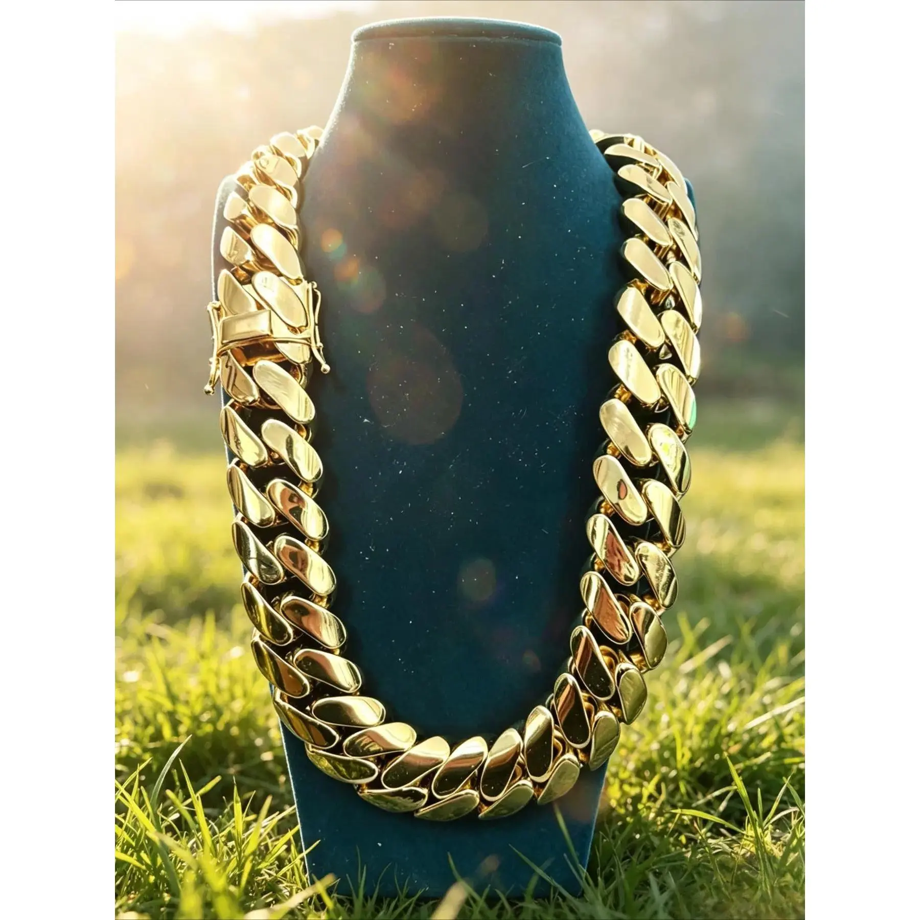 Heavy Industry 22mm Personalized and Trendy Cuban Jewelry, Free Selection of Multi-specification Sizes, Gold-plated and Diamond-encrusted Dual Craftsmanship Blessing, Suitable for All Kinds of Wearing Styles, and Exquisite Gifts for Anniversaries
