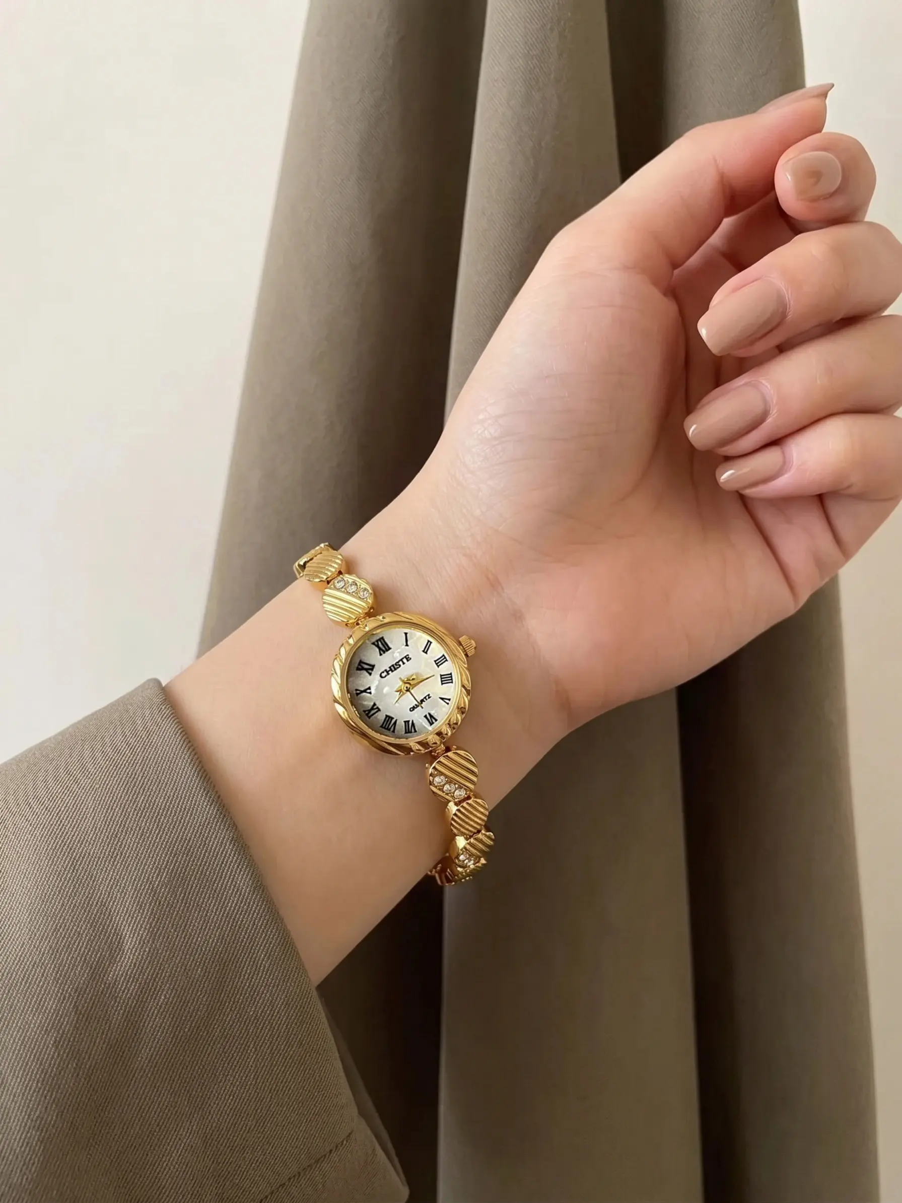 Vintage Women's Watch, Silver Color Option, Elegant Analog Quartz, Mother-Of-Pearl Dial, Roman Numerals, All Seasons