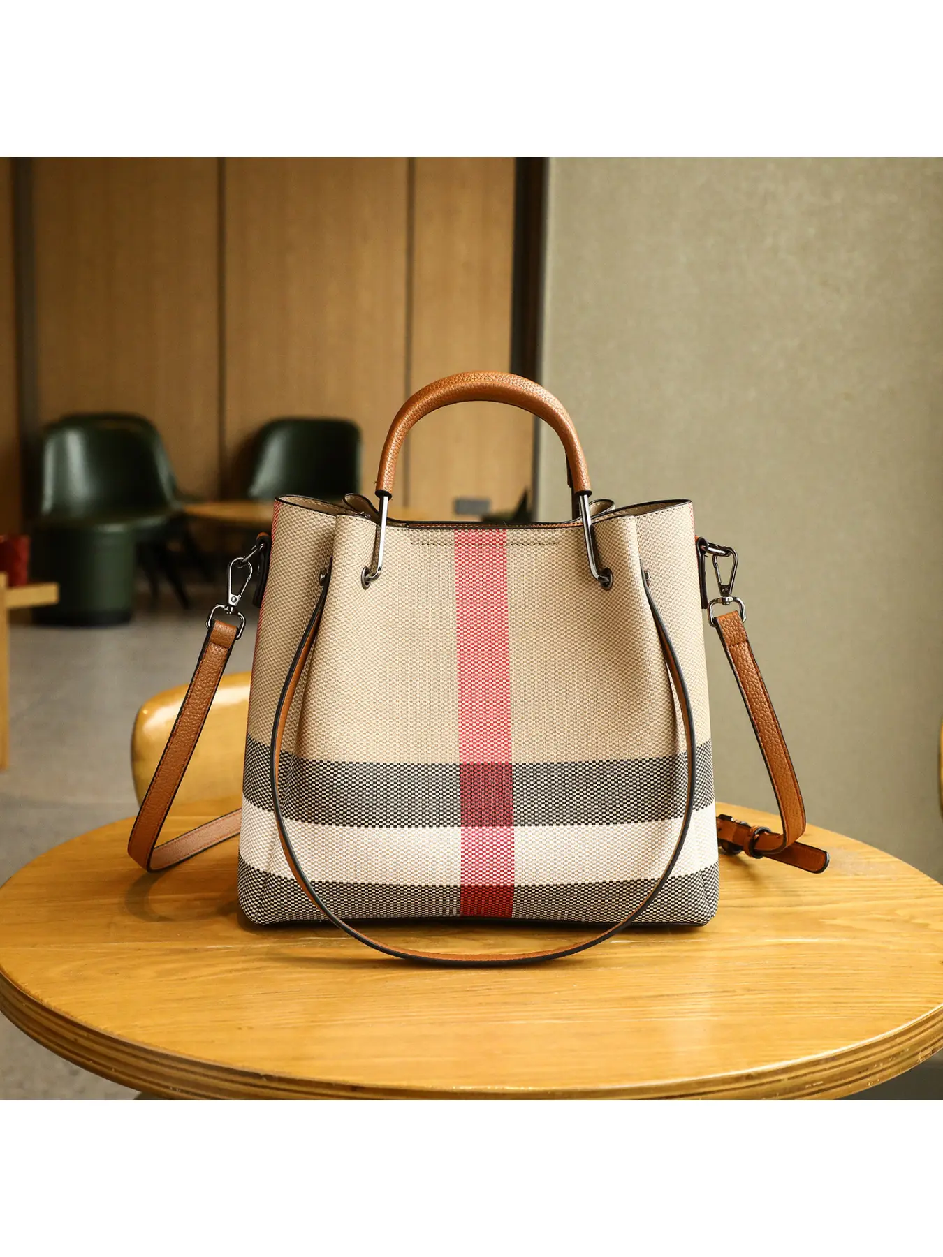 Women's new bucket bag made of genuine leather with a high-end feel, color-blocking, large-capacity tote bag, plaid pattern, hand-held shoulder bag for women