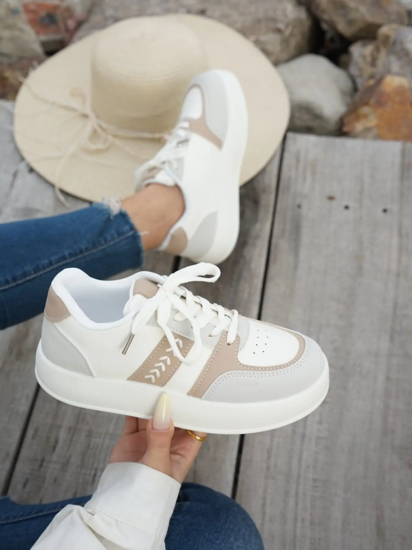 Return-To-School Sneakers for Women, Round Toe Lace-Up Thick Sole, Casual Daily Commute Shoes, All Seasons