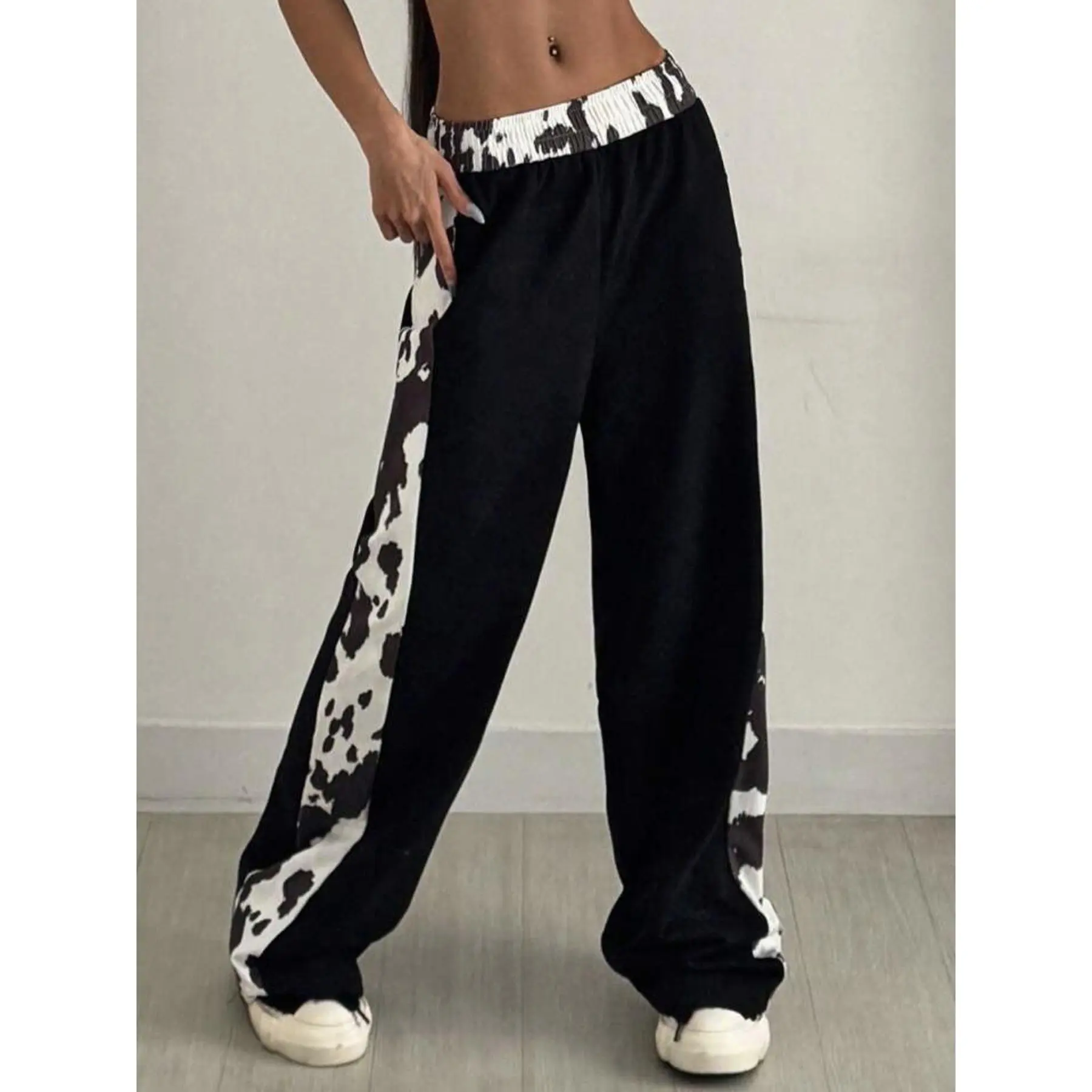 Women's Cow Print Sweatpants, Casual Colorblock Straight Leg Knit Polyester Bottoms with Mid Elasticity for Spring and Fall, Animals, Fabric