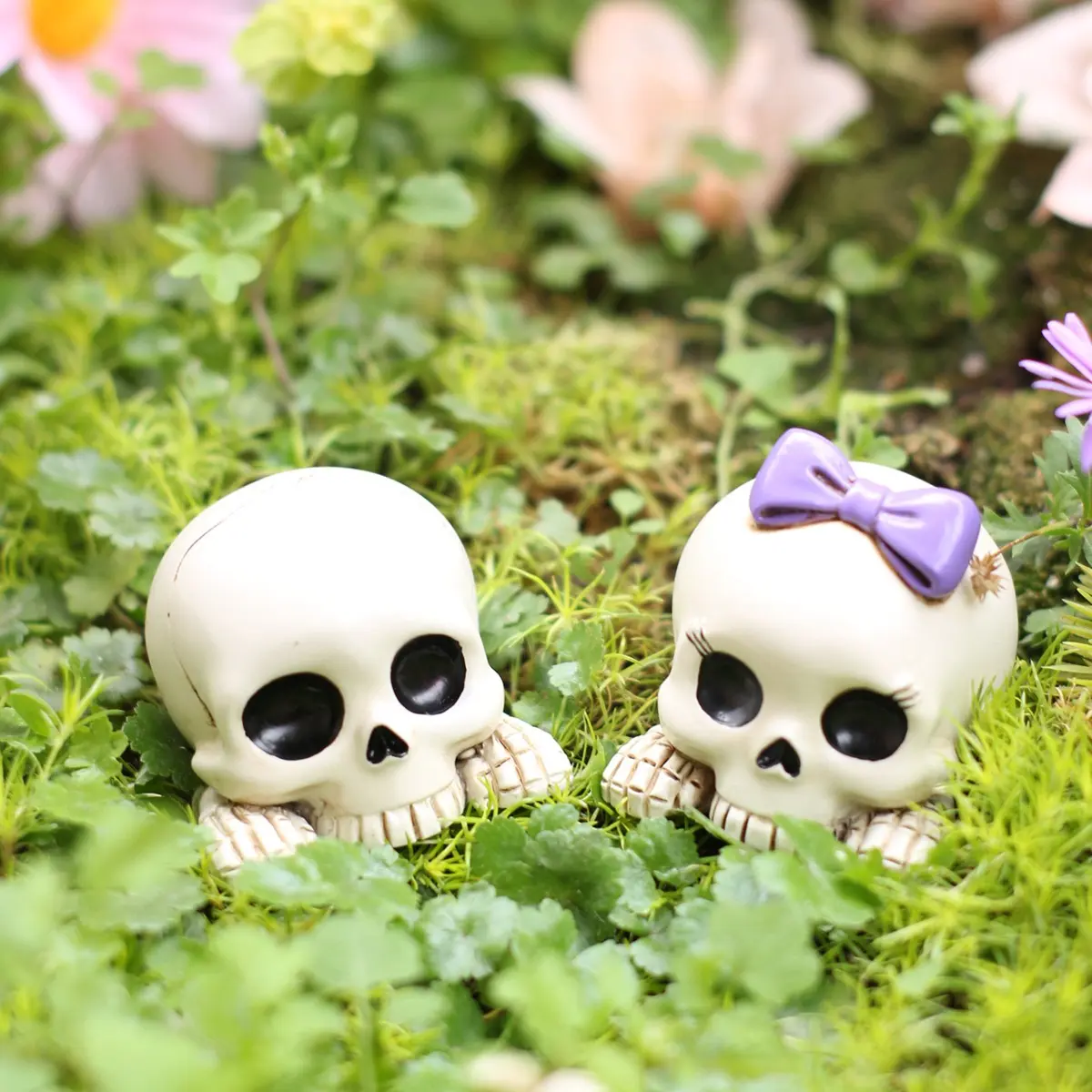 2 Piece Bow Skull Decorations, Halloween Topiary Statues, Desktop Skull Ornaments, DIY Halloween Scene Setup, Handmade Resin Crafts