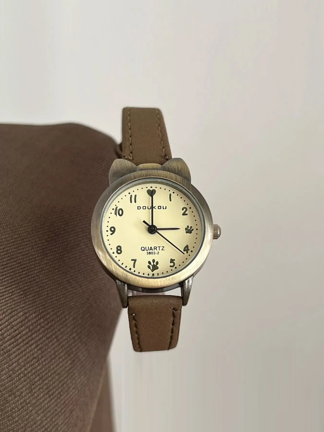 Vintage Cat Ear Quartz Watch for Women, Mini Round Dial with Heart and Paw Print Numbers, Elegant Leather Strap, All Seasons Style