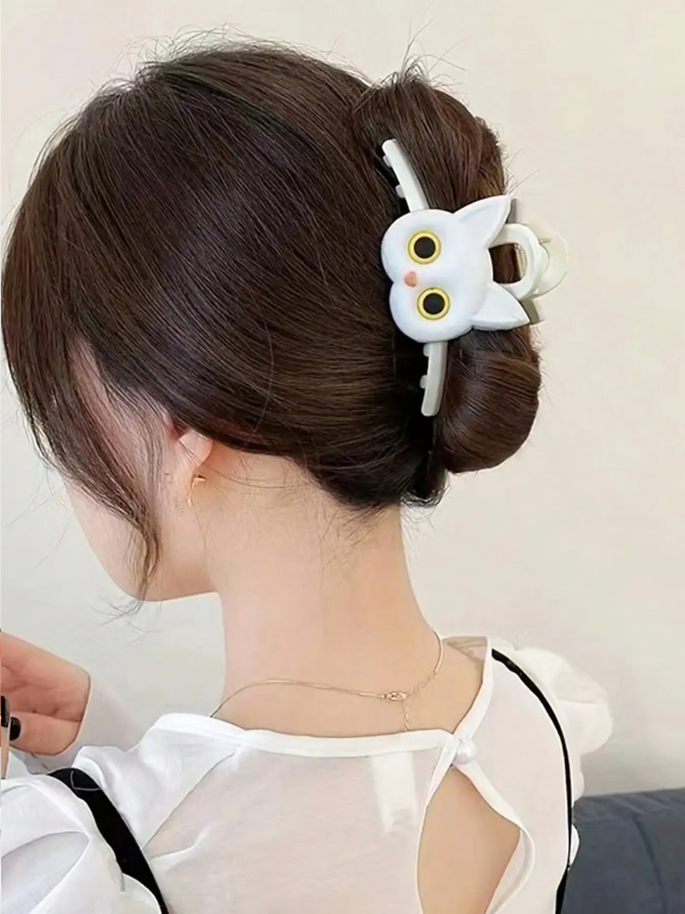 White kitten hair clip, adorable pet hair accessory, large shark clip, suitable for campus, parties, vacations, gifts, and daily casual hair accessories