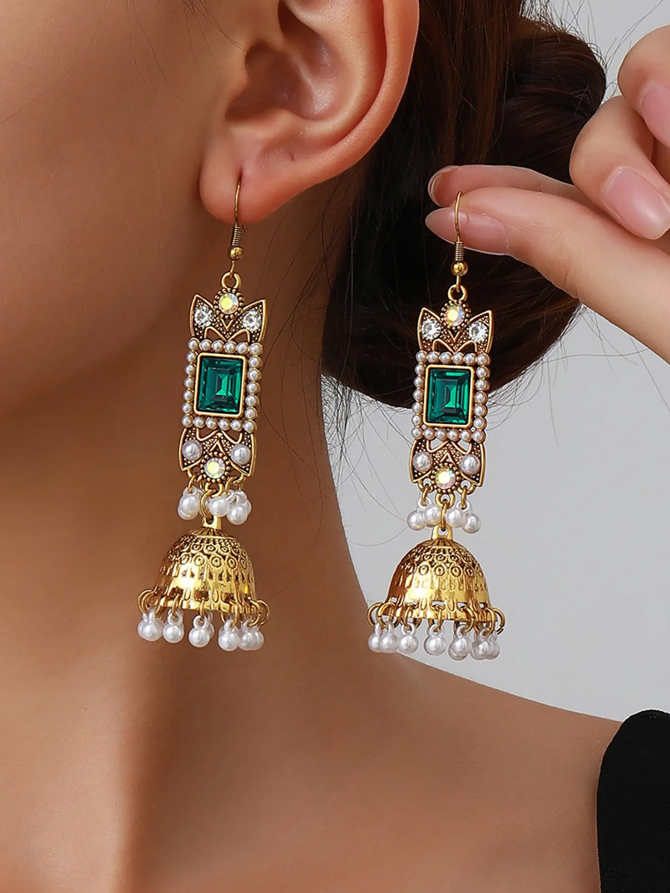 1 Pair Antique Gold Indian Jhumka Earrings for Women, Vintage Emerald Green Square Crystal Filigree Bell Drop Dangle Earrings with Faux Pearl Tassels, Bollywood Boho Tribal Festival Accessories