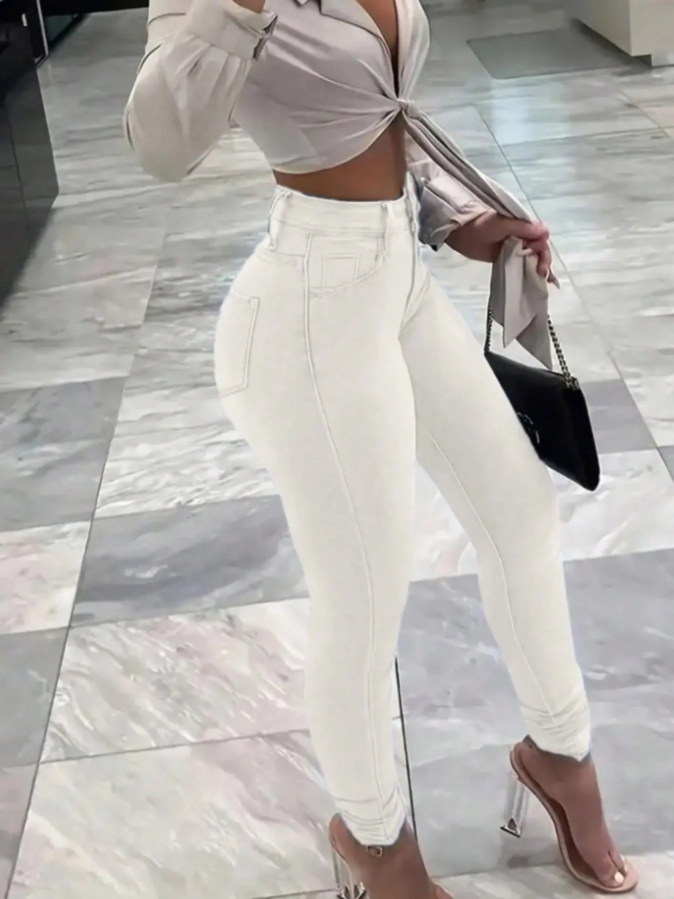 Women's Jeans Mid-Waist Elastic Design, Accentuates Hip Lines, Zipper and Button Front, Stylish Denim Jeans Pants for Everyday Wear, Womenswear, Bottoms