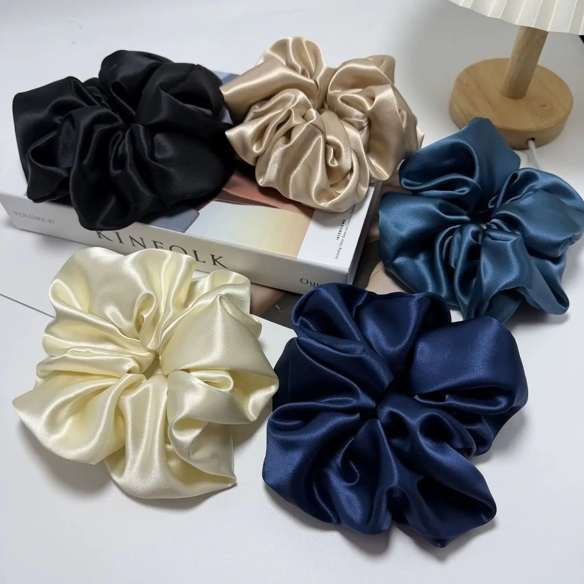 100% Mulberry Silk Scrunchies 23 Momme 5cm Wide Edge Premium Hair Friendly Soft Elastic Hair Ties Luxury Gifts for Women Teen Girls