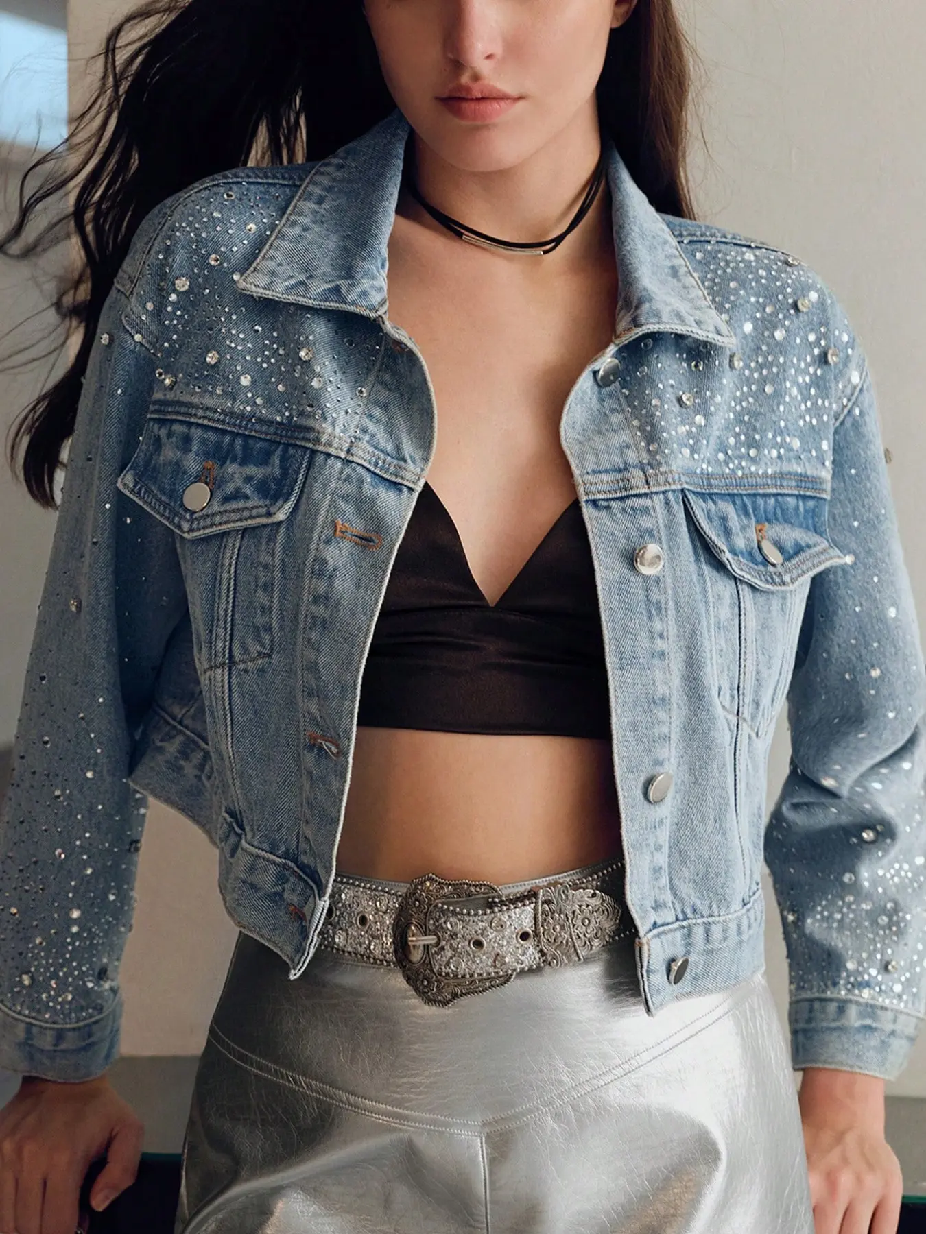 Women's Rhinestone-Decorated Short Light Wash Denim Jacket, Light Blue Notch Lapel Loose Long Sleeve, Perfect for Streetwear, Bar Parties, Daily