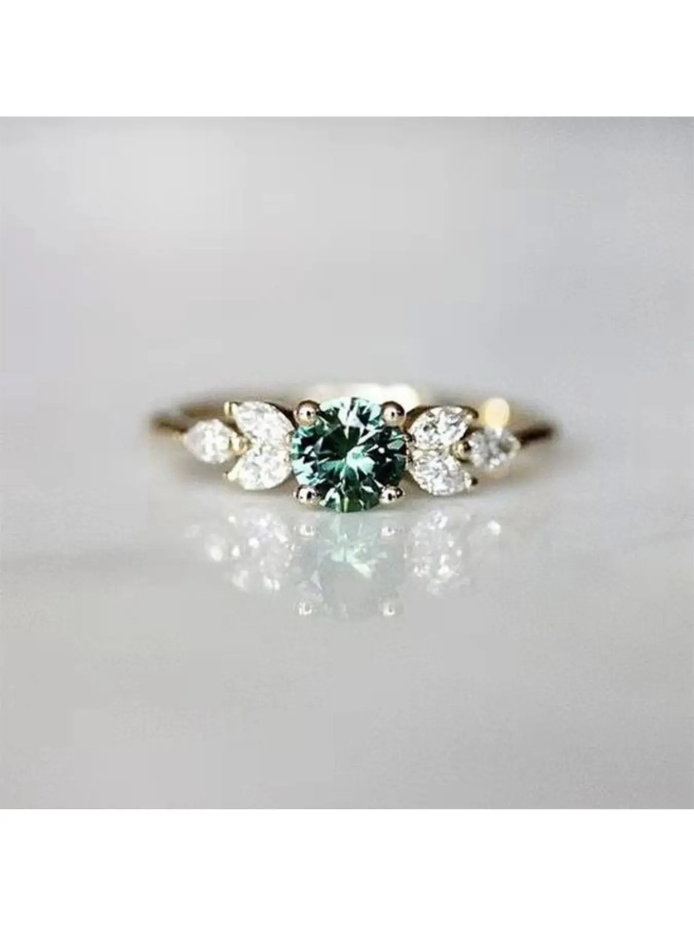French elegant classic inlaid emerald cubic zirconia women's ring Chic emerald ring Jewelry Rings