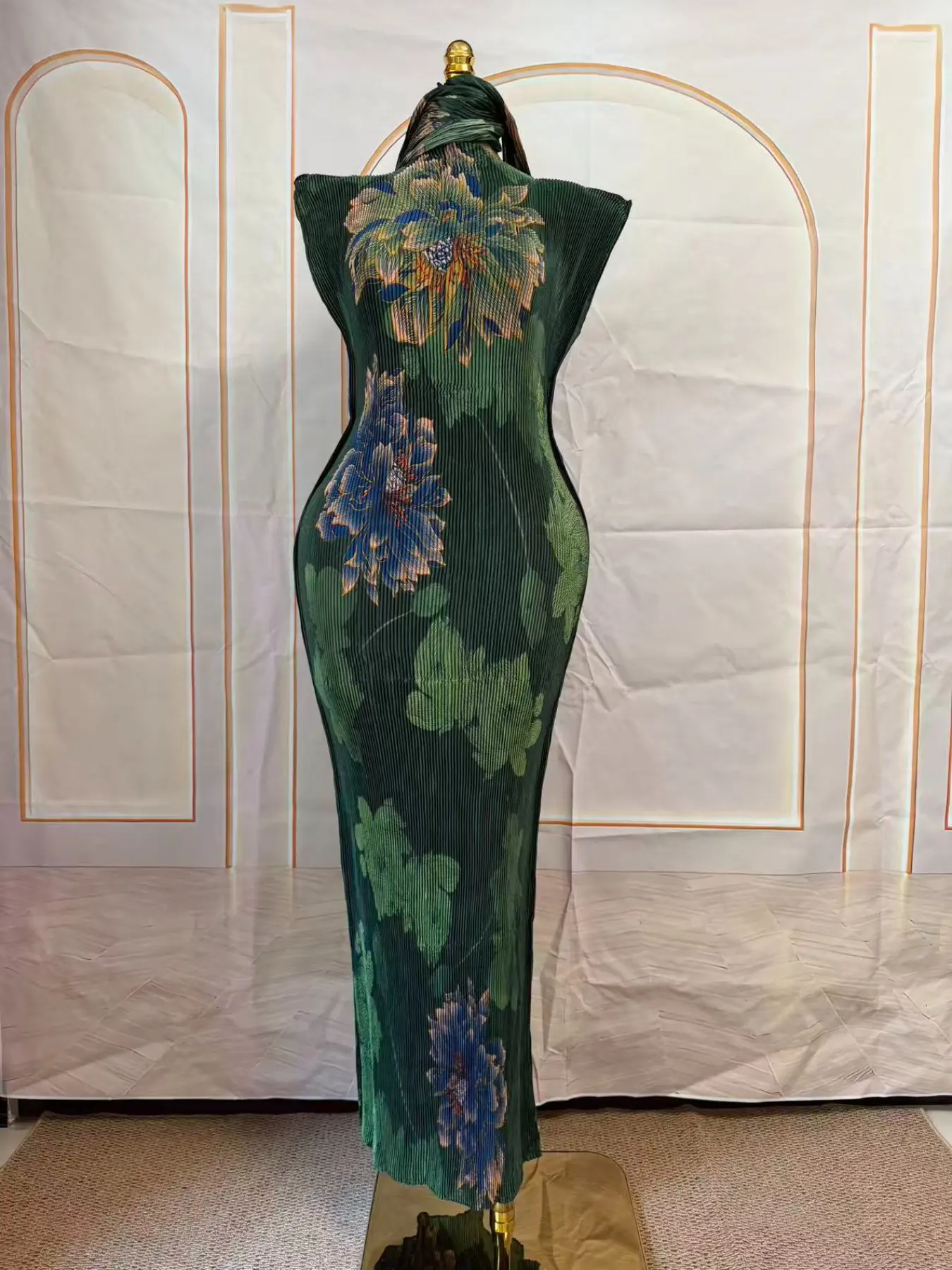 Vintage Ink Wash Large Flower Sleeveless Halter Ruched Long Dress, Waist Cinch Slimming New Chinese Style Modified Qipao Dress
