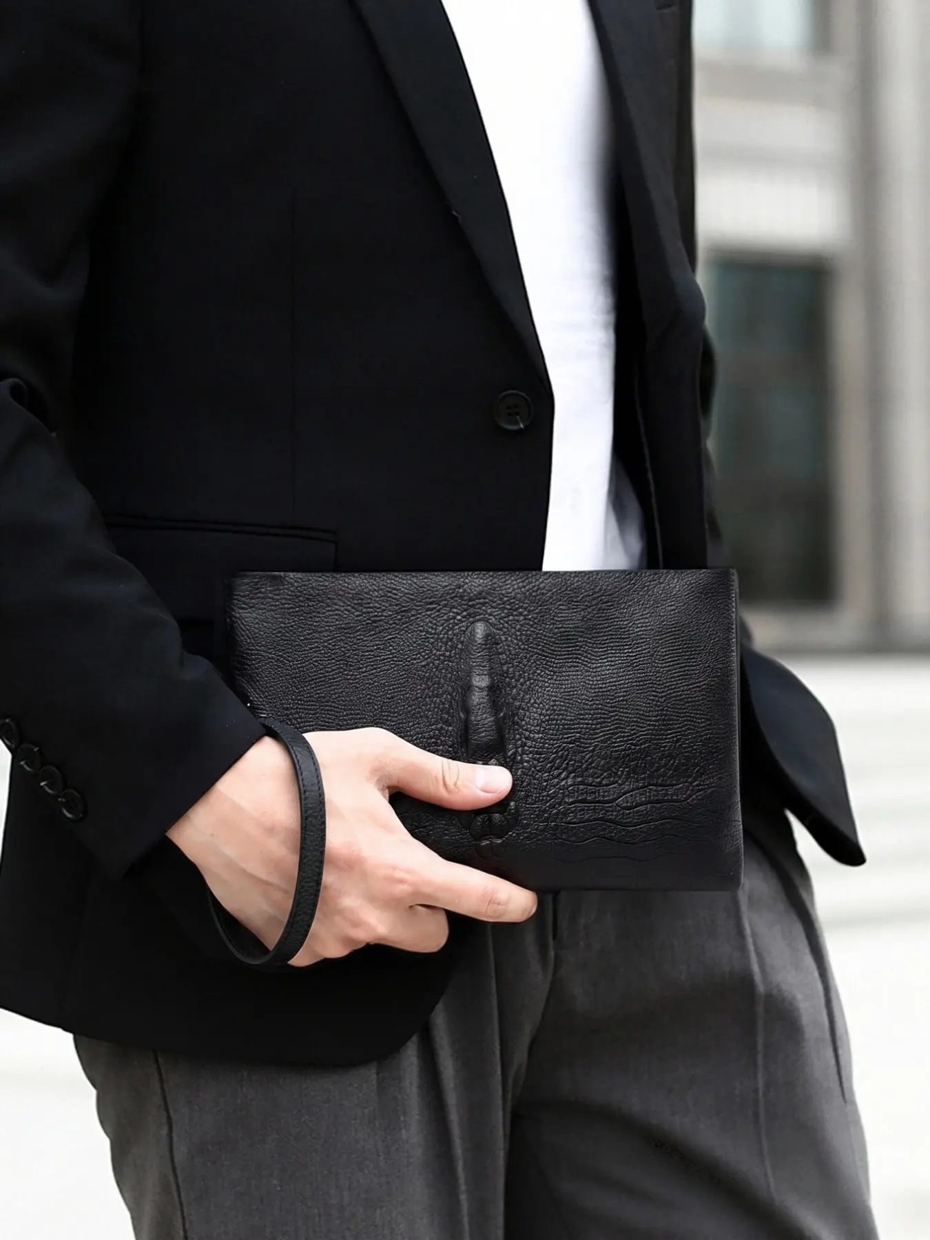Men Vintage Crocodile Head Pattern Genuine Leather Wrist Clutch Handbag, Large Capacity Multi Compartment Hand Purse with 6 Card Slots Hidden Zipper Pocket, Rear Anti-Theft Pocket Detachable Wrist Strap, Premium Business Daily Travel Organizer Fit Tablet