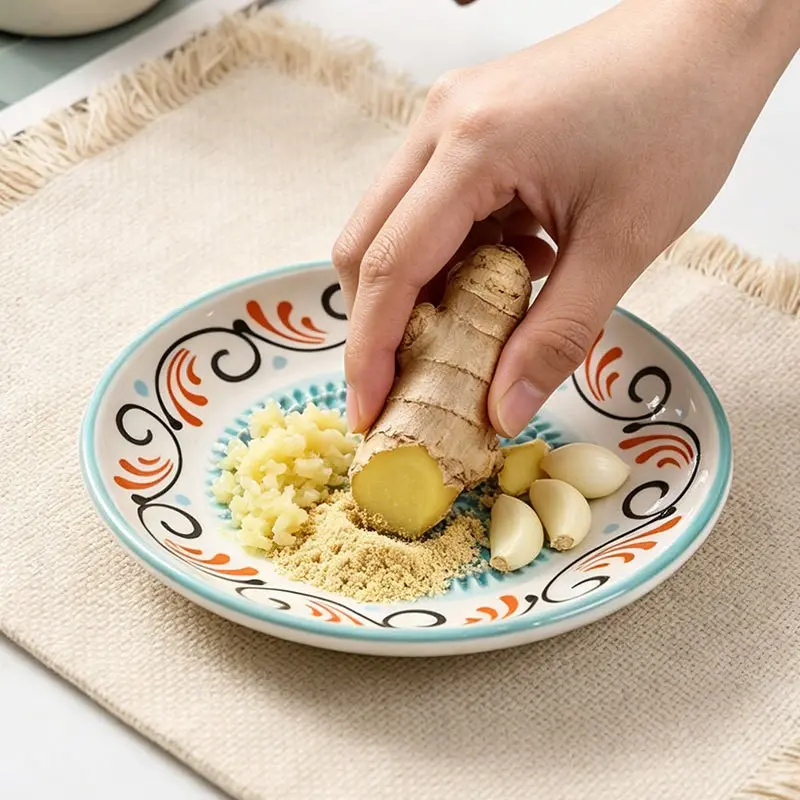 Garlic Press, Garlic Crusher,Ceramic Garlic Masher, Garlic and Ginger Paste, Household Manual Grater for Ginger Juice, Garlic Paste, and Yam, Baby Food, Creative Grinder, Triangular Grinding Teeth, Quick Mashing