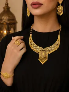4 pieces per set of golden jewelry set for Indian ladies in the Middle East. Droplet pendant design is fashionable and luxurious. Necklace, ring, bracelet, earring jewelry is suitable for bridal wedding party gift jewelry.