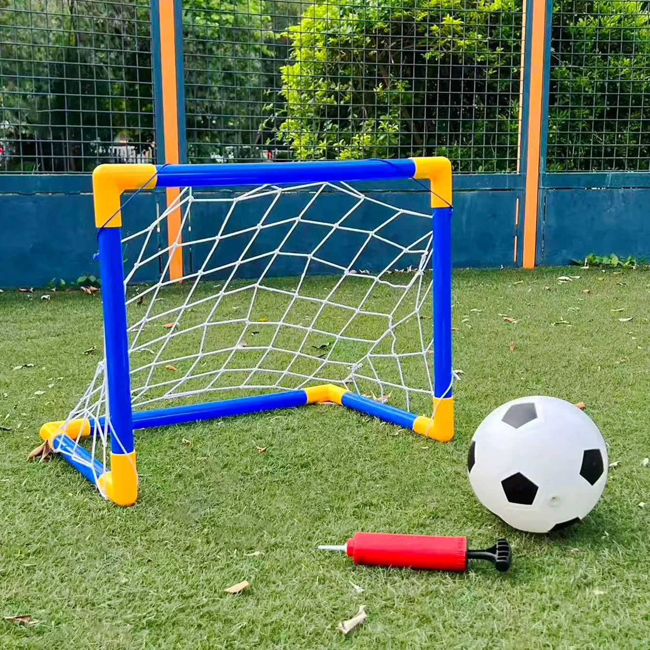 Portable Abs Plastic Child Soccer Goal for Indoor and Outdoor Play, DIY Sports Training, Parent-Child Interaction, Holiday Gift for Boys and Girls, Random Color Whistle Included