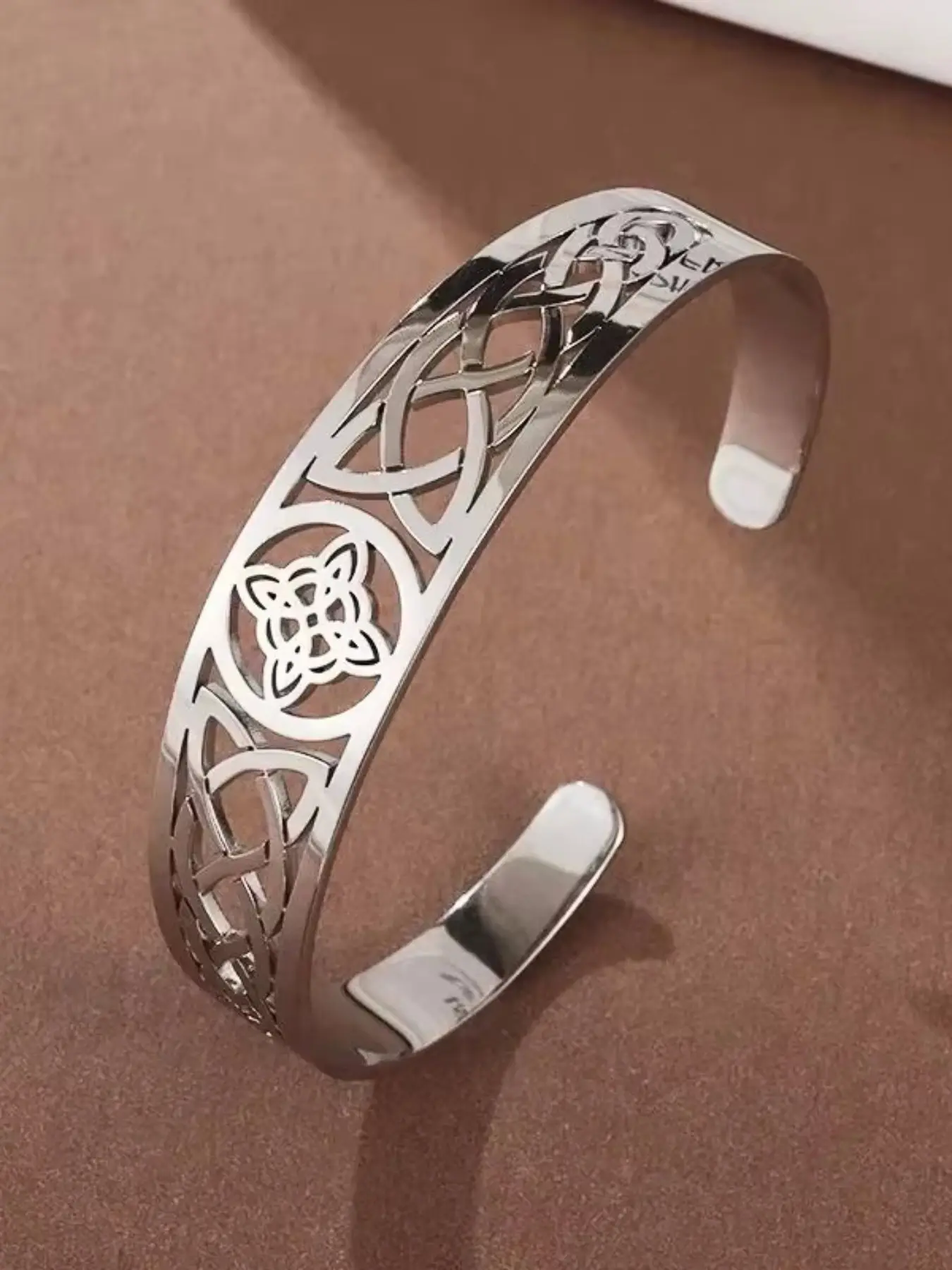 Fashion Stainless Steel Celtic Witch Knot Wide Open Bracelet, Cuff Bracelet, Vintage Irish Jewelry, Unisex Daily Wear Accessory, Perfect Birthday Gift