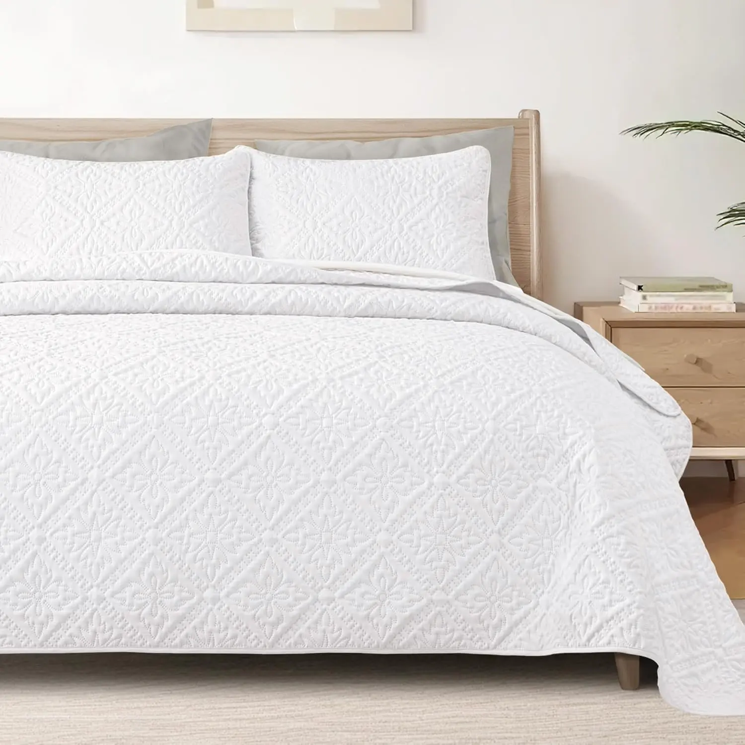 Oversized King Decorative Bedding Set - Lightweight Quilts Bedspreads, Soft Warm Bedding with 2 Pillow Shams, Floral Print White King Size Bedding Collection for Versatile Use, Oversized King Bedspread, Set Includes