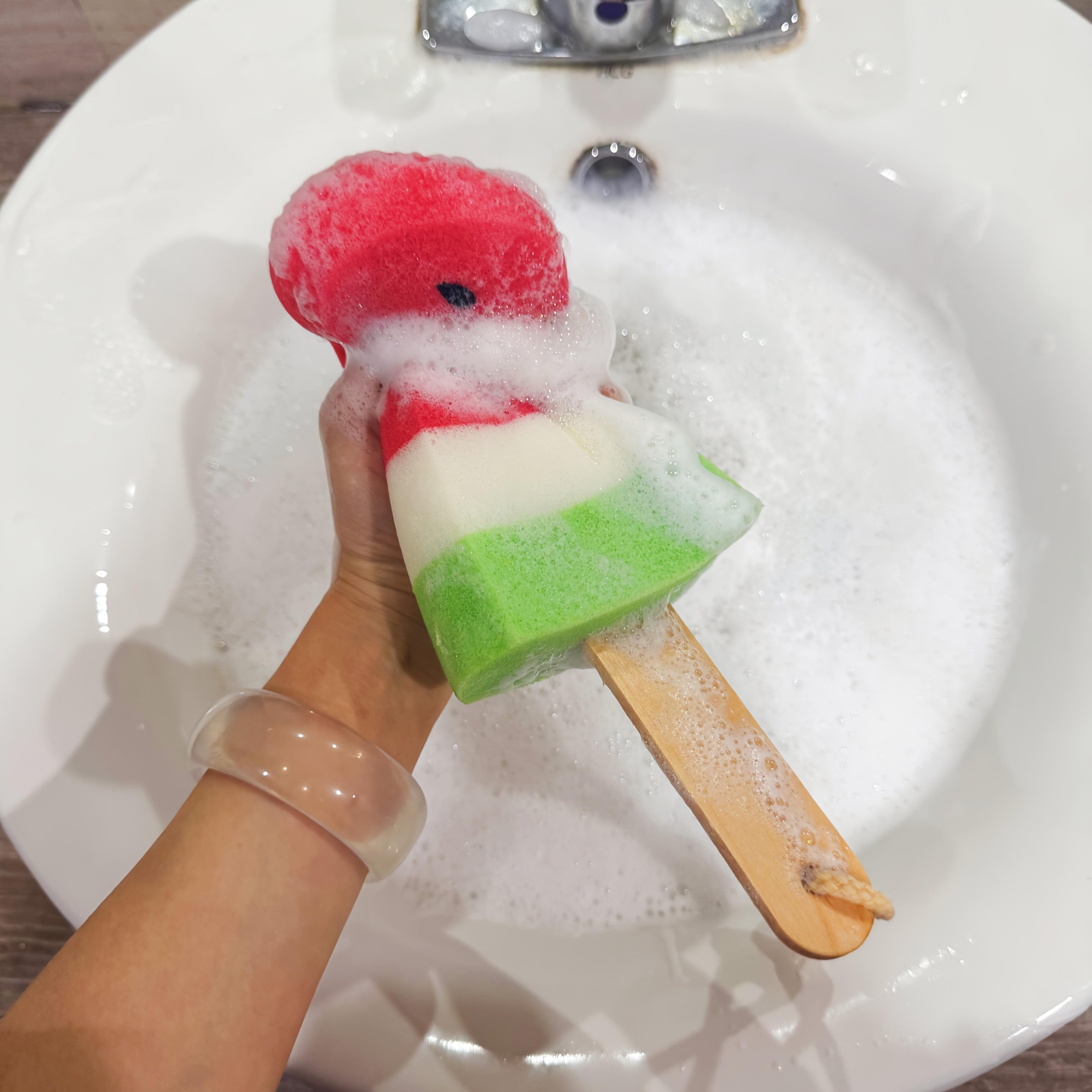 One Extra-Large Watermelon-Shaped Popsicle Sponge - A Versatile, Gentle Polyurethane Brush for Cleaning Dishes And Bath Toys, Featuring an Adorable Cartoon Design, Safe for Skin, Ideal for Scrubbing Kitchens, Cleaning Cups, And Washing Fruits