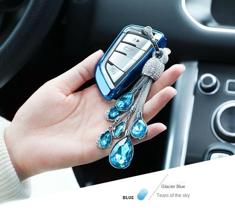 High-End Women's Car Keychain with Horseshoe Buckle, Suitable for BMW and for Mercedes-Benz Key Accessory Cord, Featuring High-Grade Artificial Diamonds