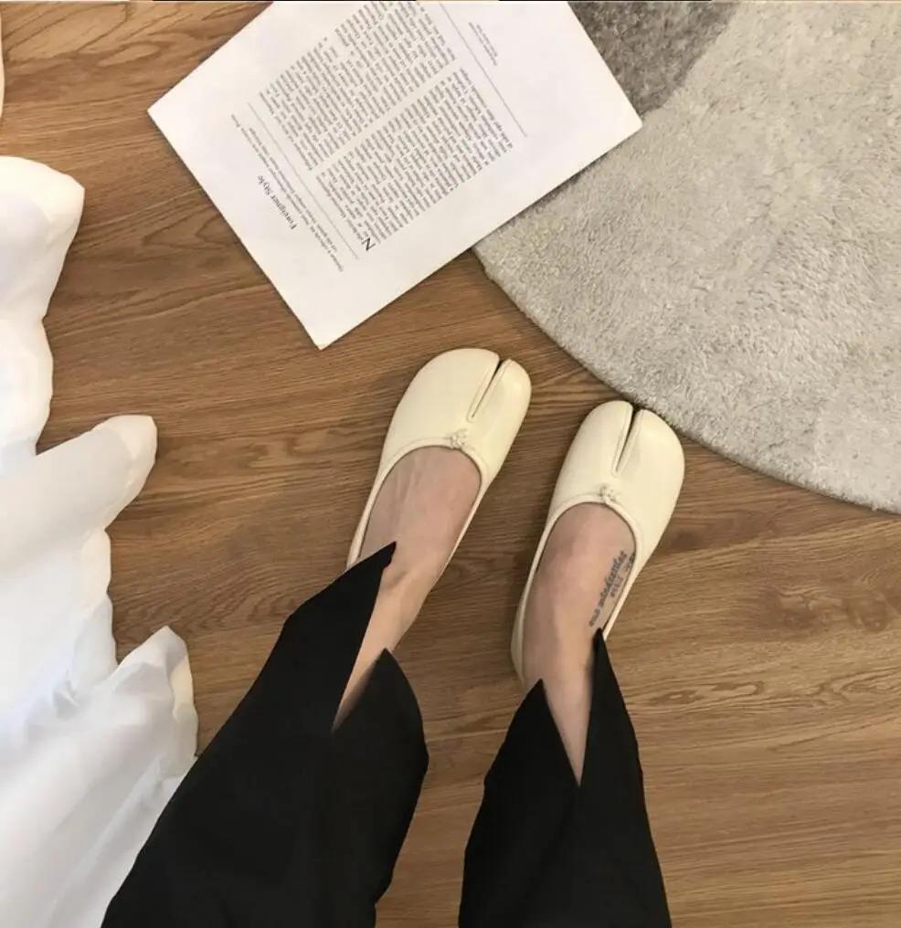 Retro Split Toe Horseshoe Flats 2026 New Arrival Women Casual Ballet Shoes Black Silver Red Brown