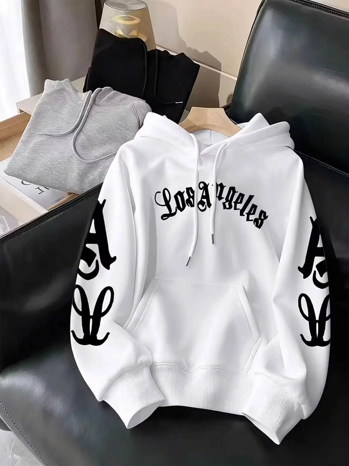 Men Los Angeles Streetwear Hoodie Vintage Old English Font Graphic Pullover Hooded Sweatshirt, Black Letter Print On Soft White Fleece, Ribbed Cuffs Drawstring Hood Loose Fit Casual Top, 90s Hip Hop West Coast Style Outfit For Weekend Travel Gym Daily Lay