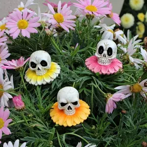 3 Pack Gothic Daisy Base Skull Resin Figurines, Spooky Floral Skull Plant Pot Stakes, Dark Aesthetic Mini Skeleton Ornaments for Garden Yard Desktop Halloween Decor & Goth Lover