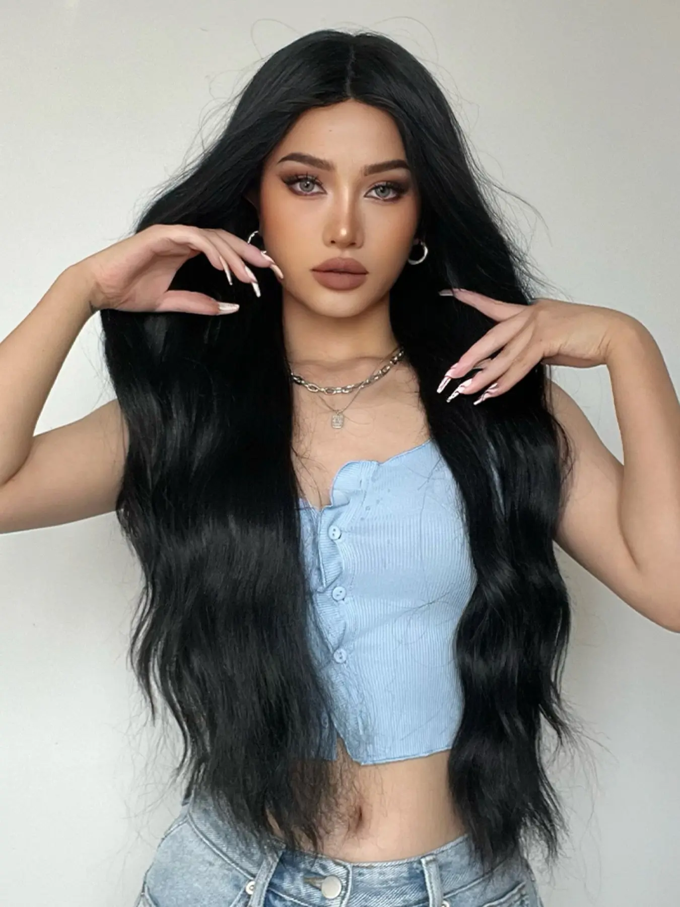 Long Curly Wig 28 Inches, Full Weave Matte Heat-Resistant Synthetic Hair, Wave Design, Suitable for Daily and Party Use