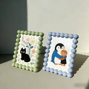 Cute resin decorative photo frame, home decoration item, tabletop photo display stand, suitable for displaying family photos