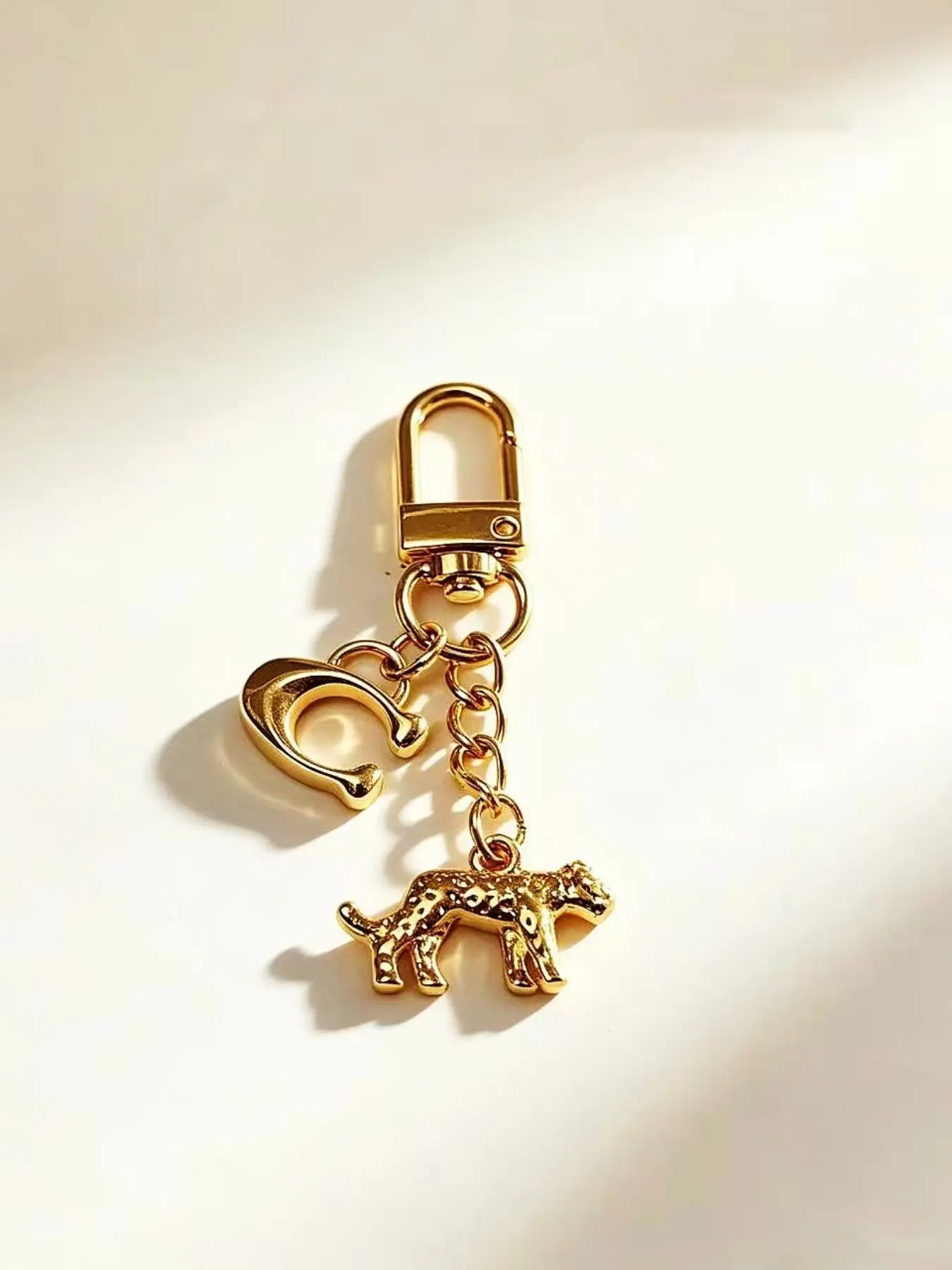 Handbag Letter Charm, Wallet Decoration Accessory, Car Keychain, Key Ring, Jewelry Gift, Car Accessories, Bag Accessories Charms, It is an ideal choice for gifts to friends, Christmas gifts, Halloween gifts, Valentine's Day gifts, and New Year gifts.