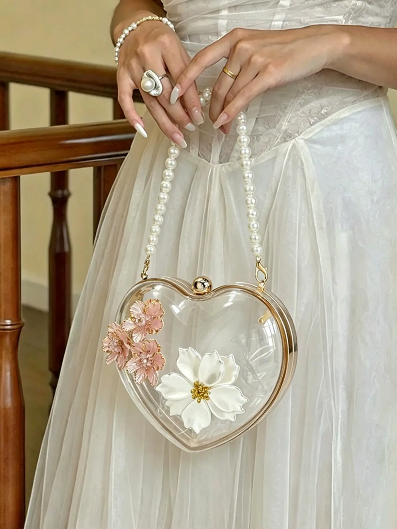 1PC Heart Shaped Clear Acrylic Frame Clutch Bag 3D Resin Floral Ornament Gold Metal Rim Round Ball Kiss Lock Detachable Pearl Beaded Chain Mini Transparent Evening Handbag for Bridal Wedding Banquet Date Night Formal Dress Matching