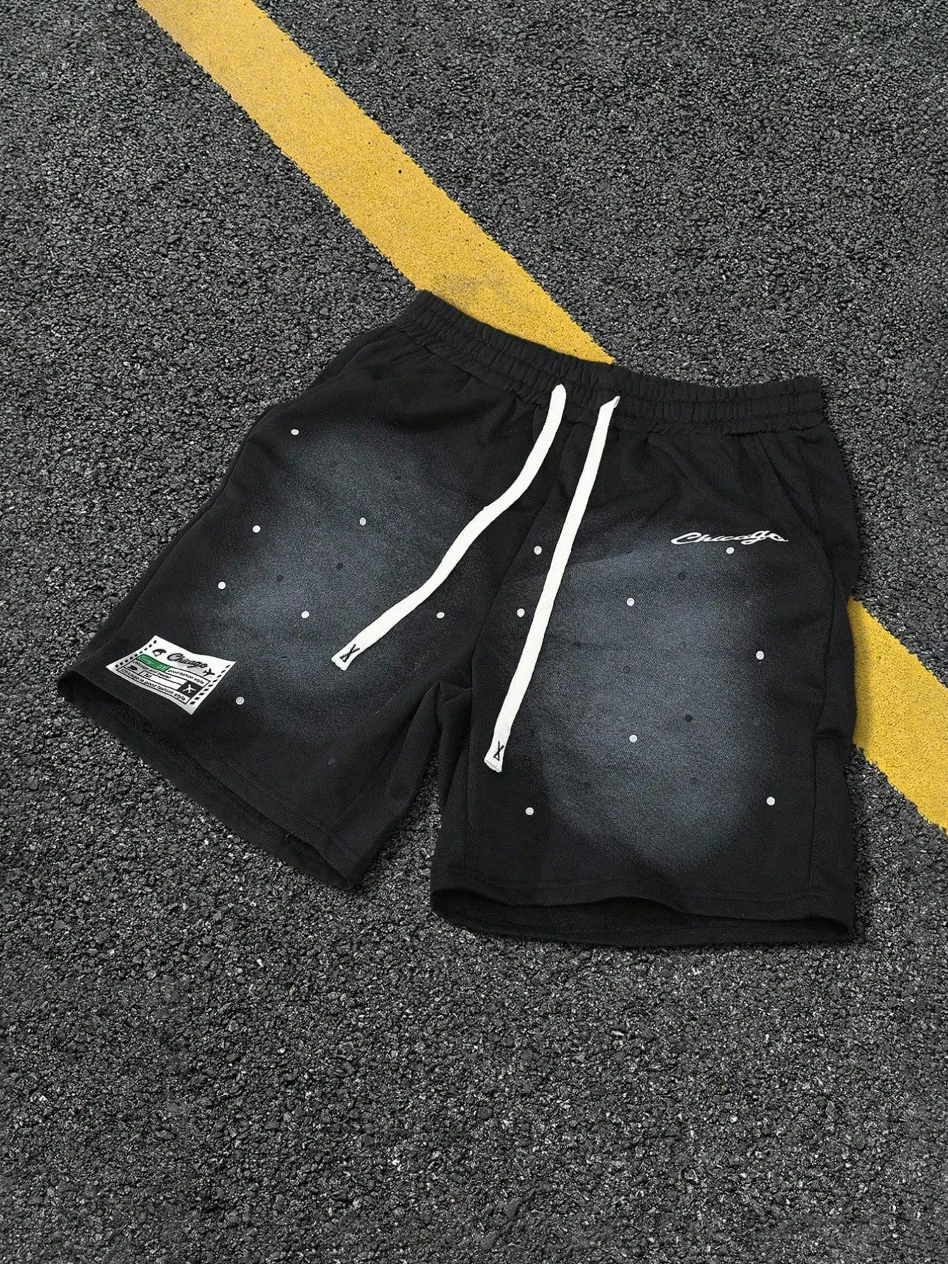 Retro gradient spray-painted shorts, street style, graphic printed casual Man shorts, suitable for all seasons.