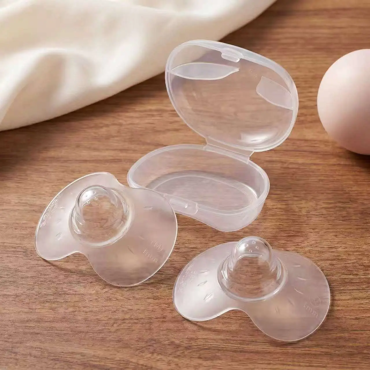 2pcs Ultra-Thin Silicone Nipple Shields, Soft & Flexible Breastfeeding Covers for Mummy, Postpartum Sore Nipples Relief, Includes Storage Box, 1 Pair, Nipple Pads For Breastfeeding