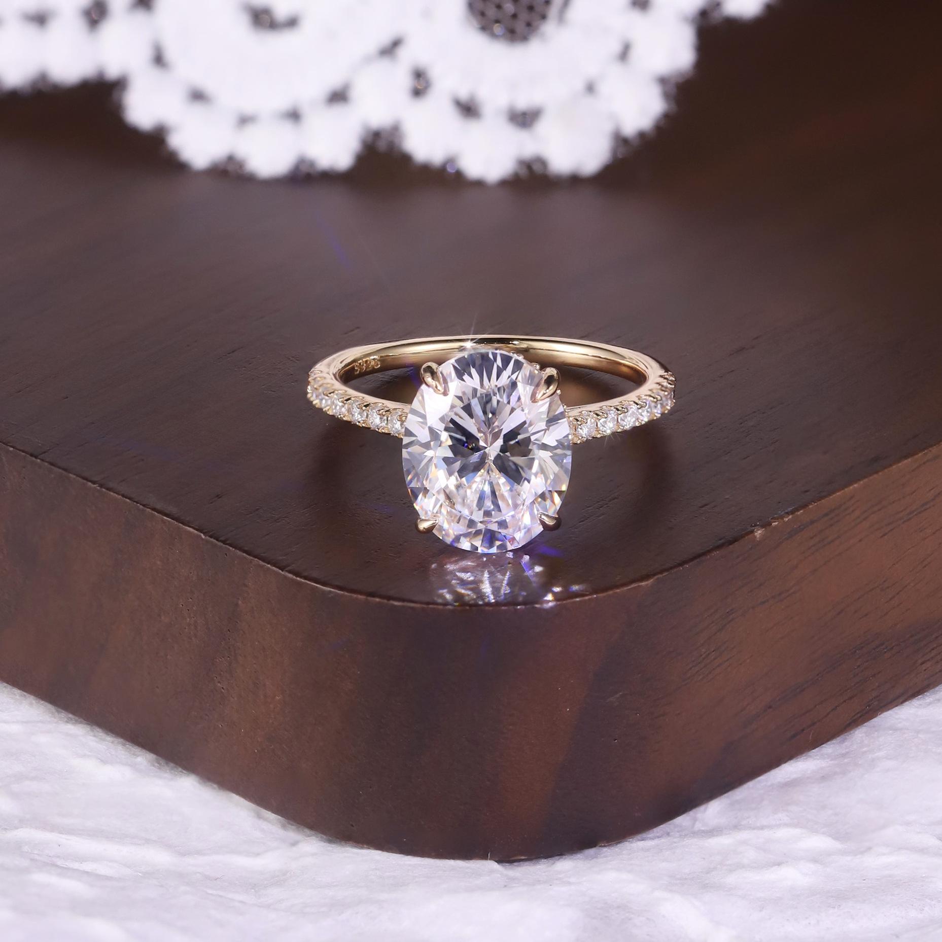 Oval Cut 2.0CT-8.0CT D VVS1 Color Lab-Created Moissanite Ring S925 Sterling Silver 18K Gold Plated for Women Engagement Wedding Luxury Gift, 5 Carat Solitaire Ring, 6 Carat Diamond Ring, Light Luxury Fashion High-end Niche Birthday Gift for Ladies