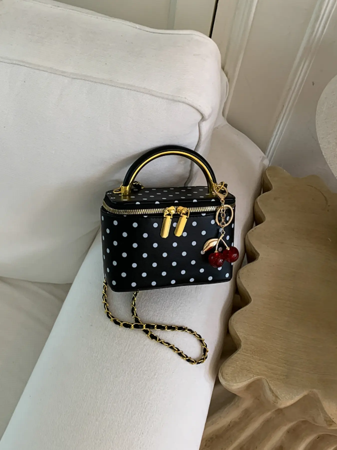 Fashion retro textured polka dot mini square bag, with cherry pendant daily commute chain stylish handbag, detachable shoulder strap crossbody single shoulder bag, Aesthetic Shoulder Handbag, Casual Commuter Bag, Crossbody Handbags
