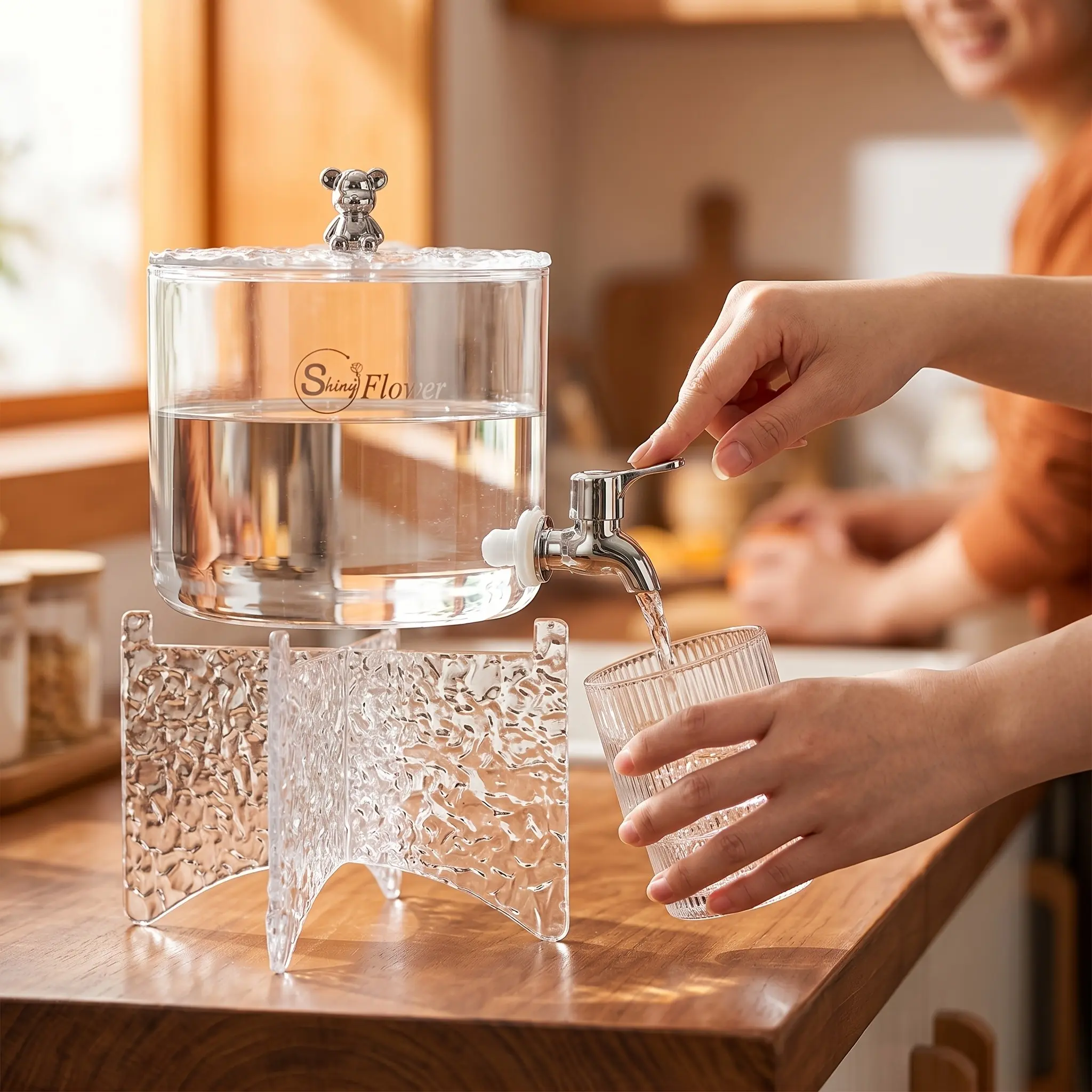 High Borosilicate Glass Water Jug with Base, 2600ML Large Capacity, Ice Water Dispenser with Faucet, Refrigerator Cold Water Jug, Fruit Tea