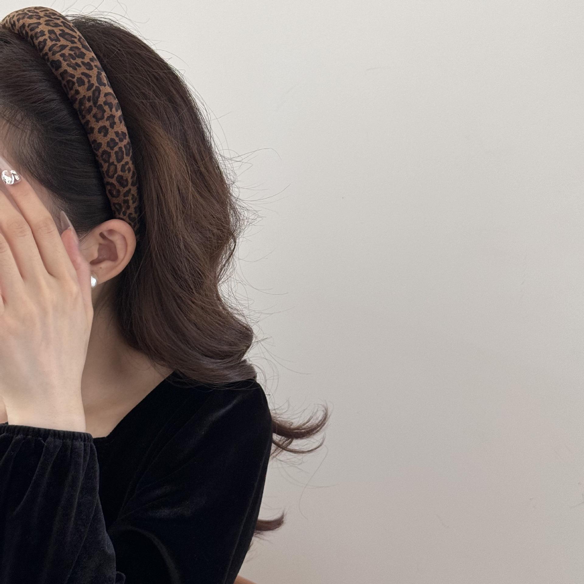 Women Vintage Leopard Print Velvet Sponge Headband Hong Kong Style Elegant Versatile Hair Accessory For Daily Wear