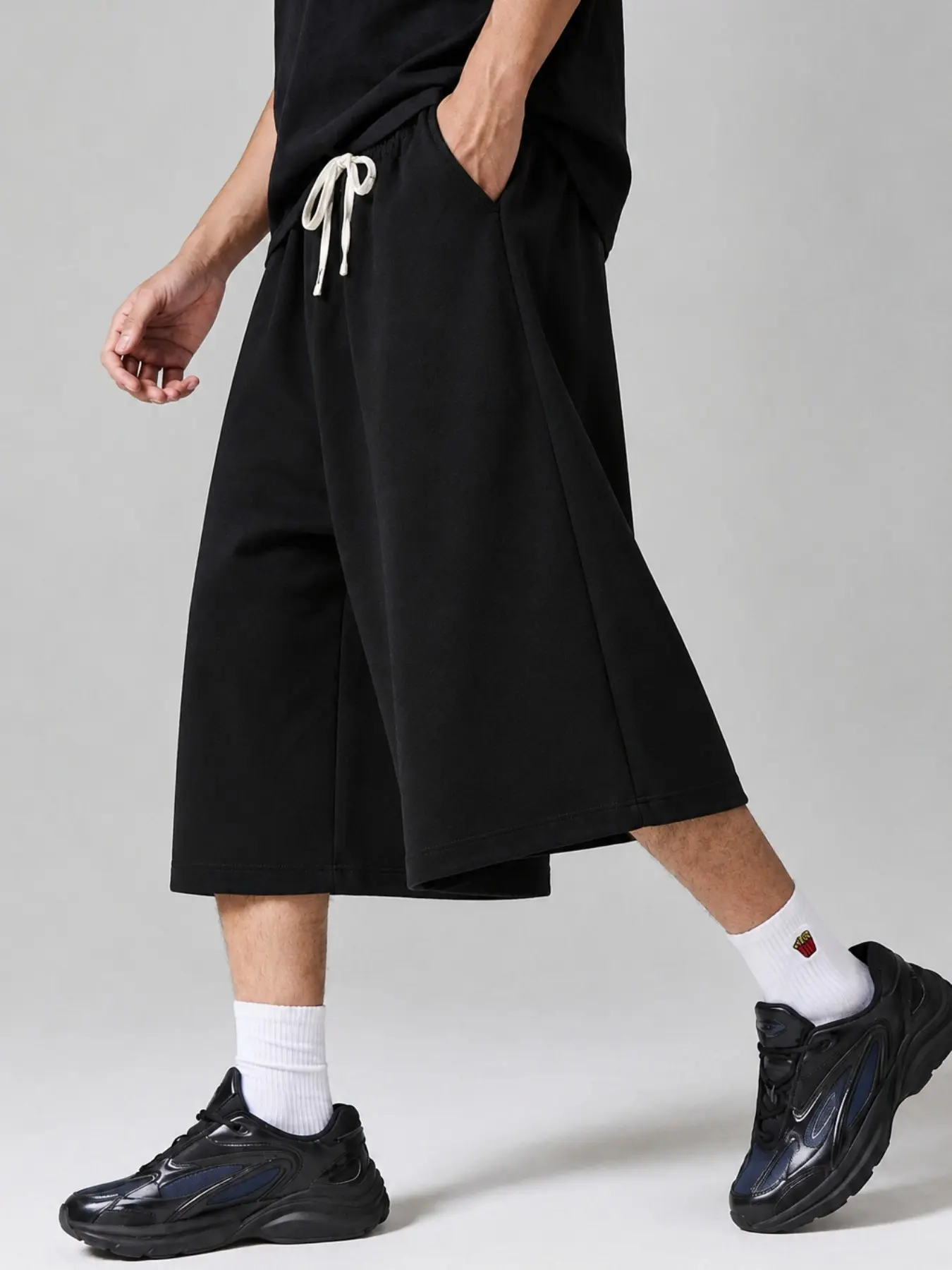 Black Cropped Sweatpants Men Y2K Baggy 3/4 Length Wide Leg Capris for Unisex Summer Skate Streetwear Casual Wear