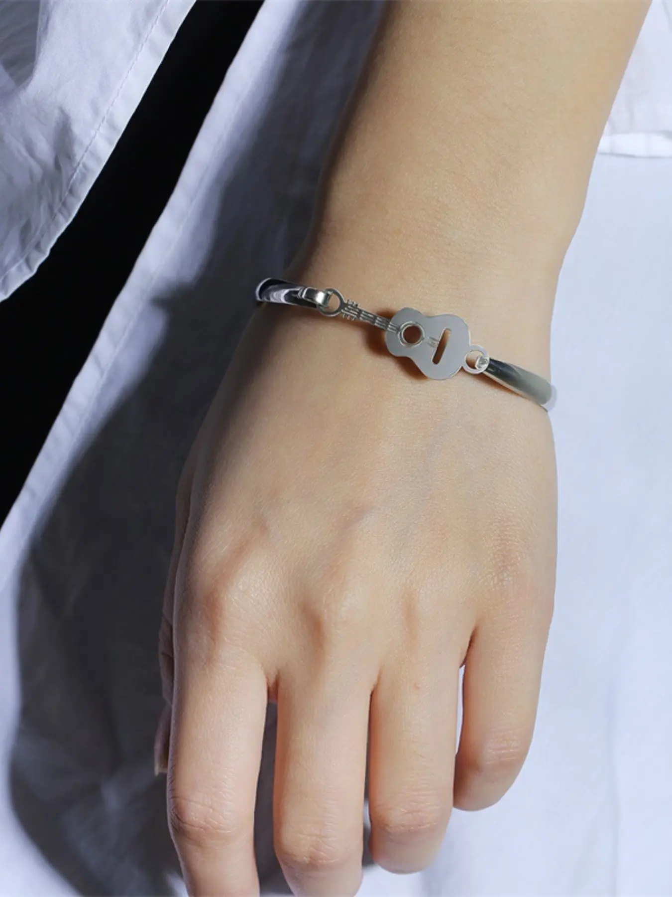 Fashionable Stainless Steel Guitar Bracelet, Unisex Street Party Trendy Wristband, Perfect Gift for Birthday Christmas, Durable Jewelry