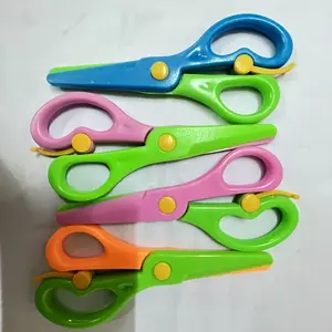 1/2/7 put handmade DIY art scissors without hurting hands. Student safety scissors paper cutting scissors color random