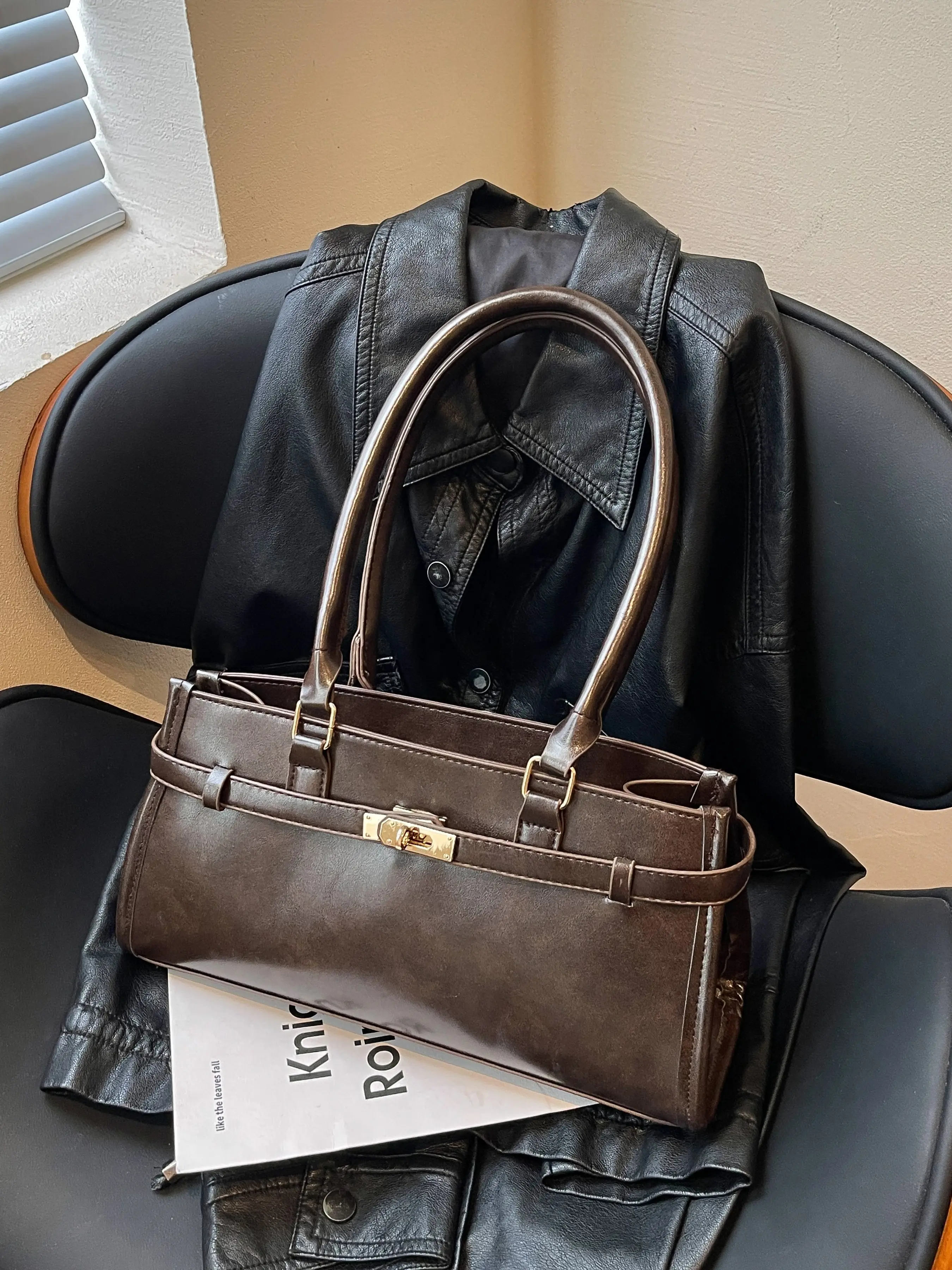 Women's Y2K Vintage Artificial Leather Shoulder Bag, Classic Metal Lock Belt Design Shoulder Handbag, Fashion Commute Date Underarm Bag, Casual Commuting Bag, Casual Commuter Bag, Pu Shoulder Bag