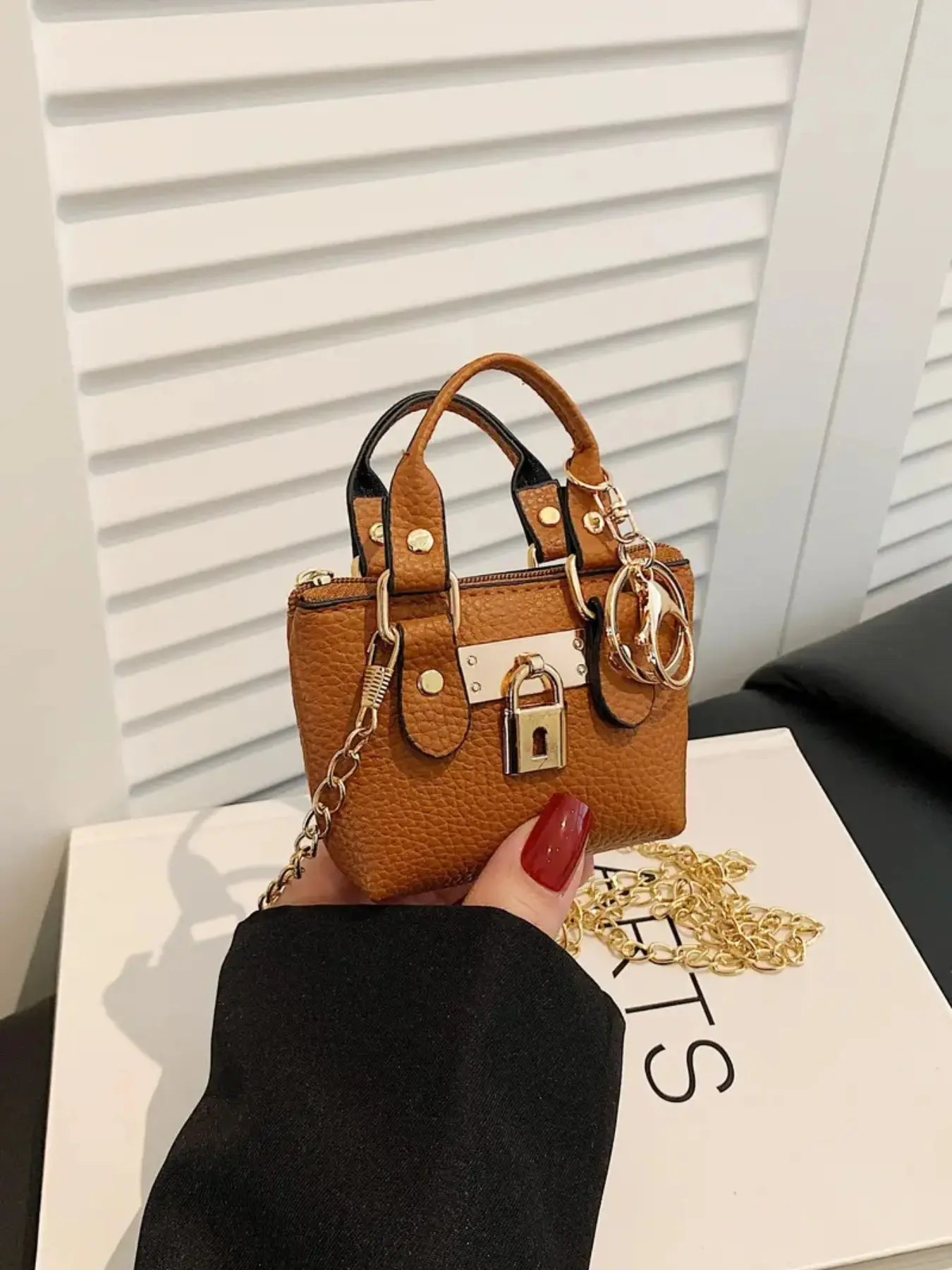 Cute Pebble Texture Micro Shoulder Bag, Metal Lock Mini Chain Crossbody Purse, Lightweight Tiny Storage Bag for Outdoor Streetwear and Vacation